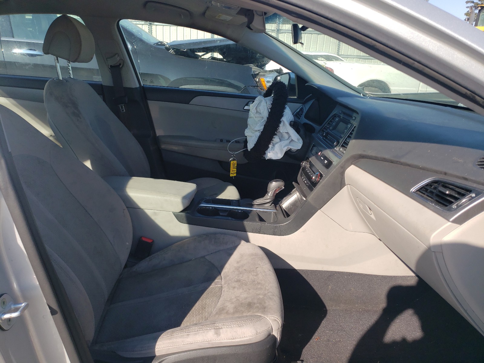 Photo 5 from auction – 2015 HYUNDAI SONATA SE with VIN 5NPE24AF3FH217791