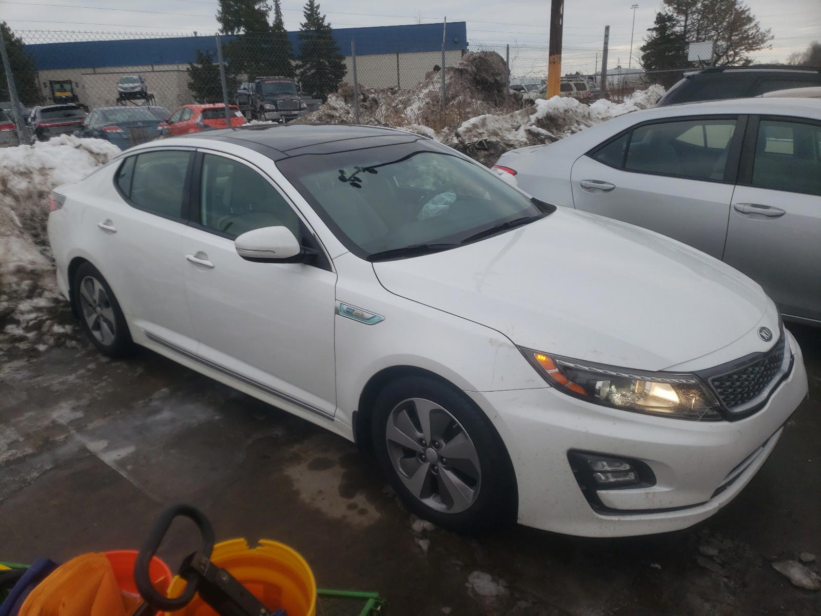 KIA OPTIMA 2015 with VIN KNAGN4ADXF5084877 - Photo from auction