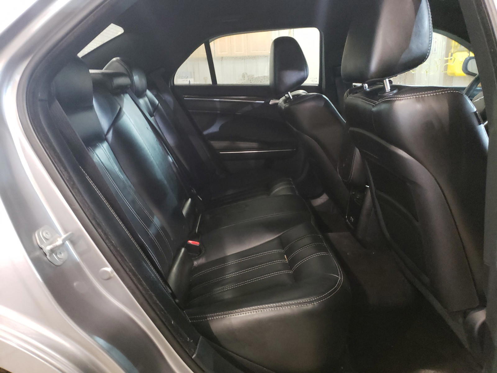 Photo 6 from auction – 2017 CHRYSLER 300 S with VIN 2C3CCABG2HH664901