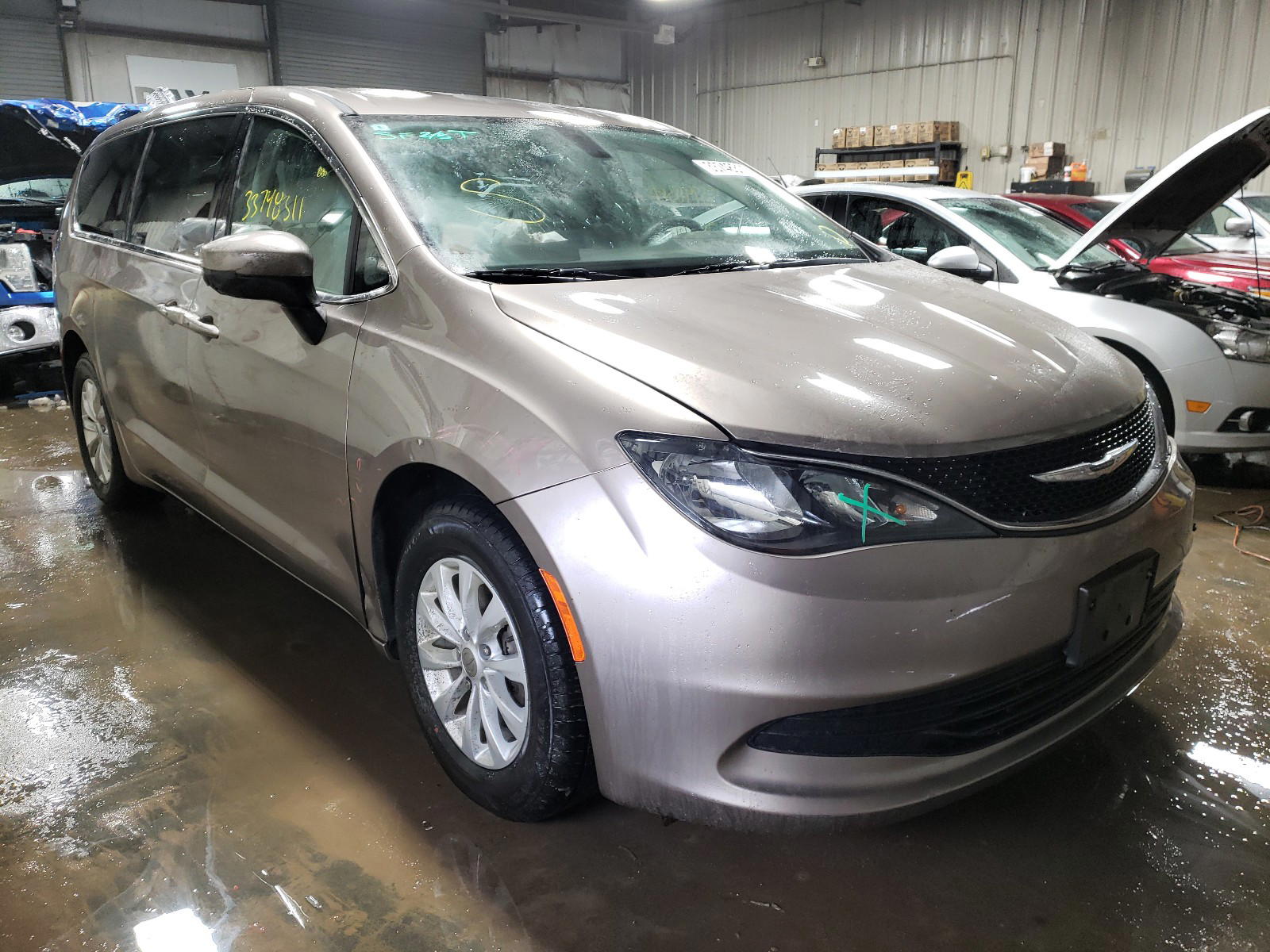 CHRYSLER PACIFICA T 2017 with VIN 2C4RC1DG2HR725757 - Photo from auction