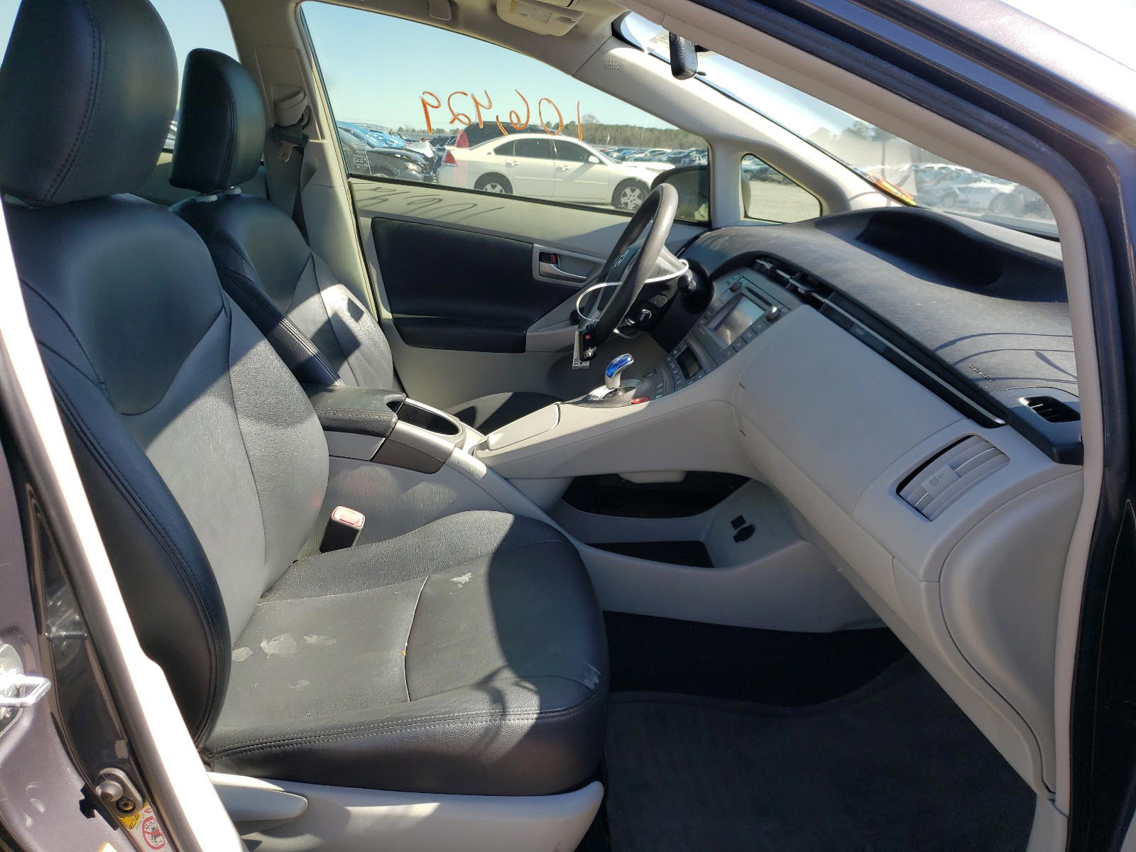 Photo 5 from auction – 2013 TOYOTA PRIUS with VIN JTDKN3DU4D5594223