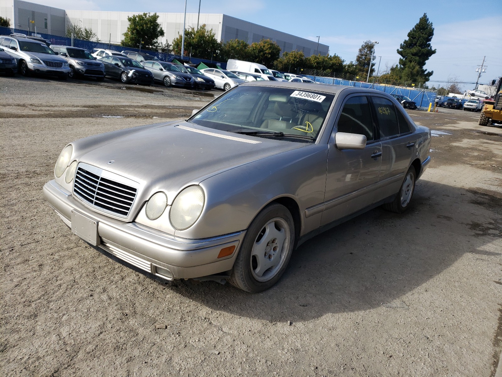 Photo 2 from auction – 1998 MERCEDES-BENZ E 320 with VIN WDBJF65F0WA504018