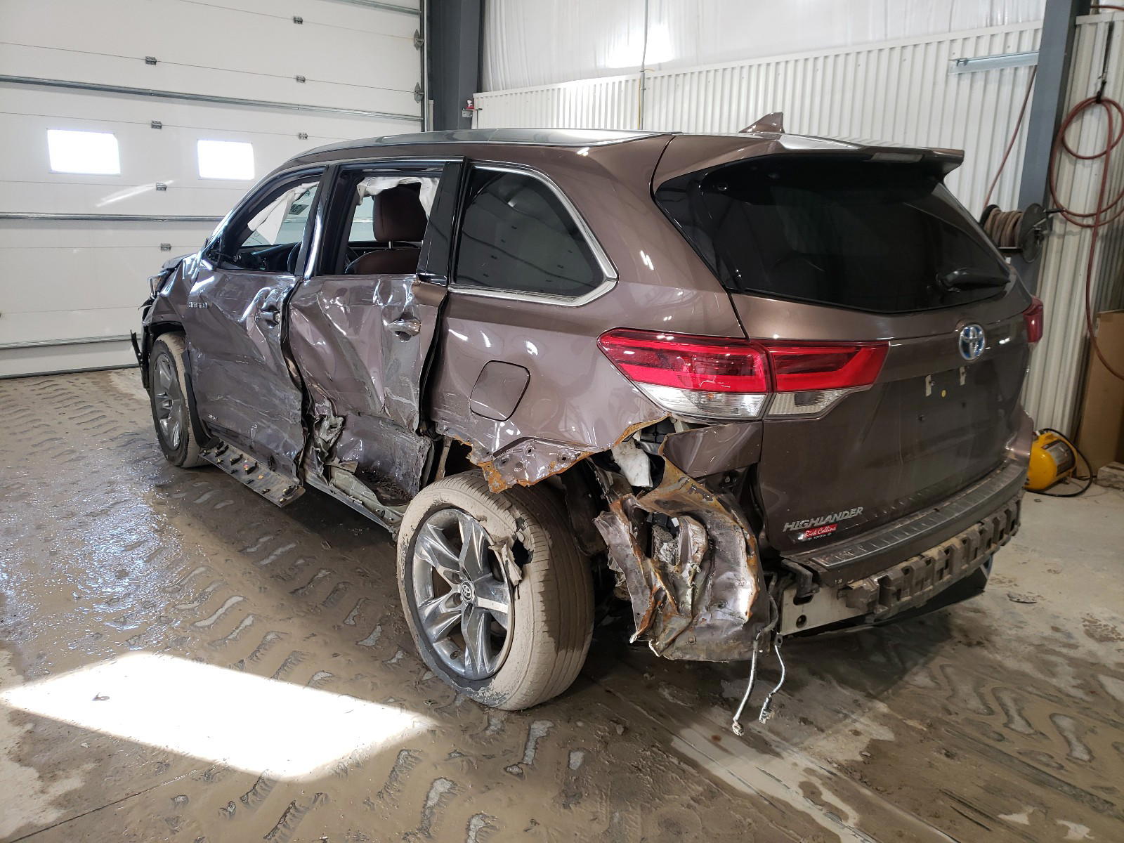 Photo 3 from auction – 2019 TOYOTA HIGHLANDER with VIN 5TDDGRFH8KS068254