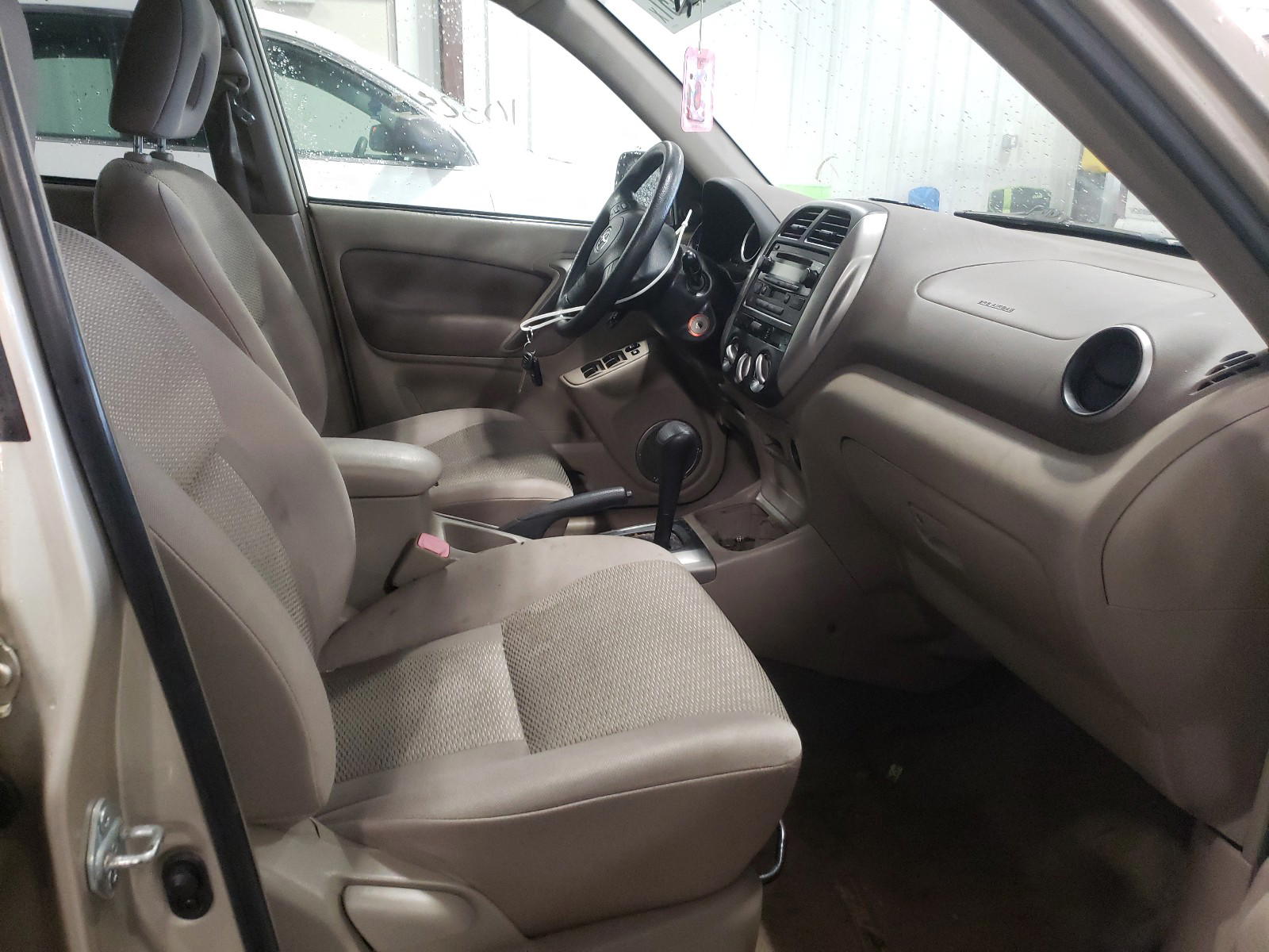 Photo 5 from auction – 2005 TOYOTA RAV4 with VIN JTEHD20V250074716