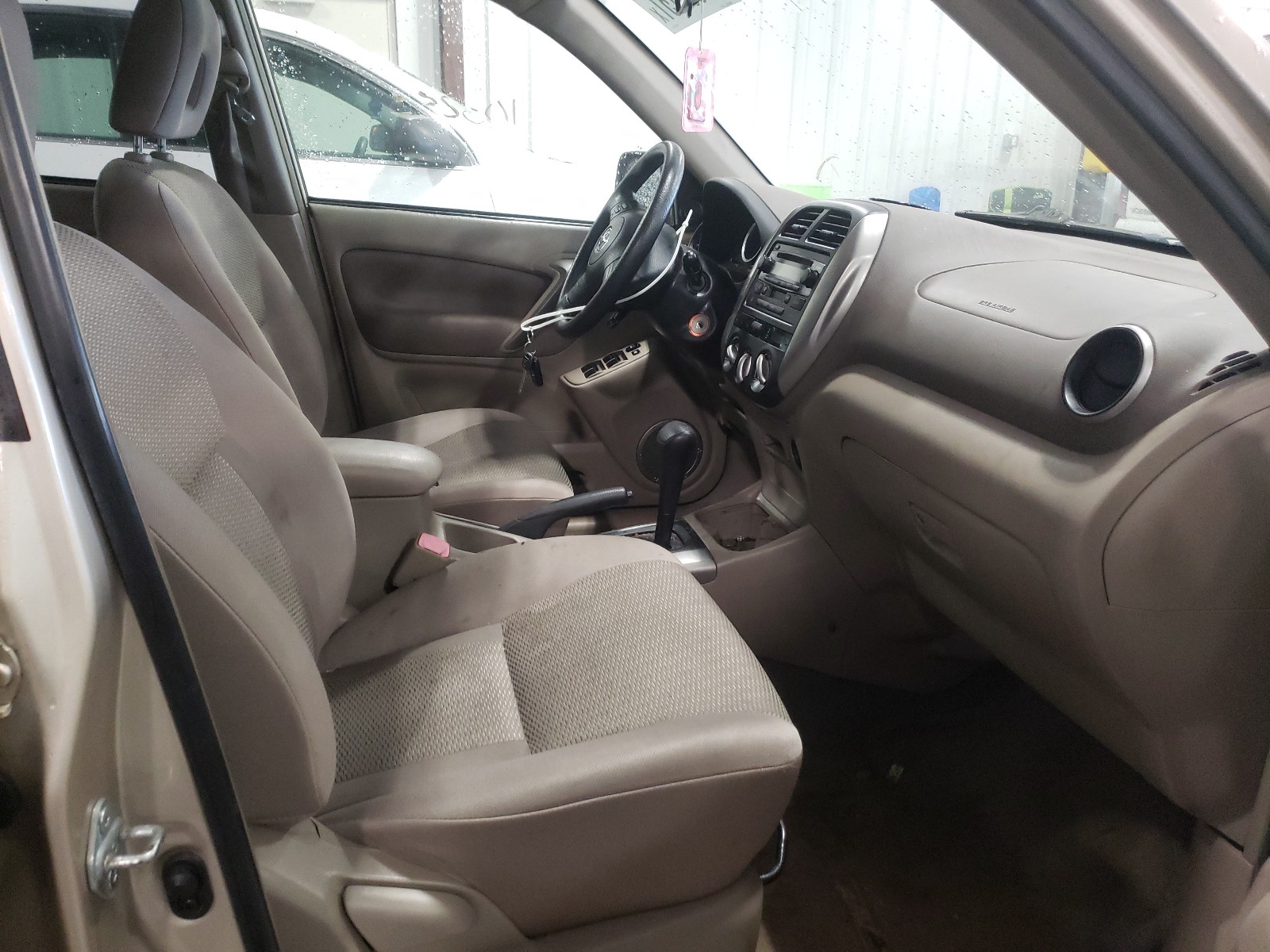 Foto 5 de la subasta – 2005 TOYOTA RAV4 con VIN JTEHD20V250074716