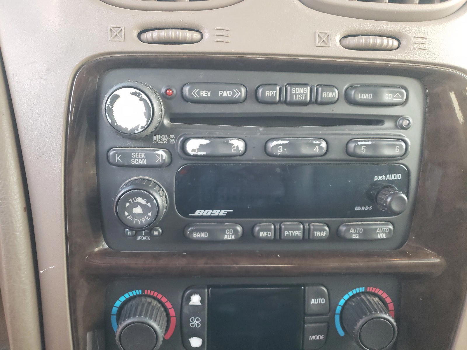 Photo 9 from auction – 2004 BUICK RAINIER CX with VIN 5GADS13S142441985