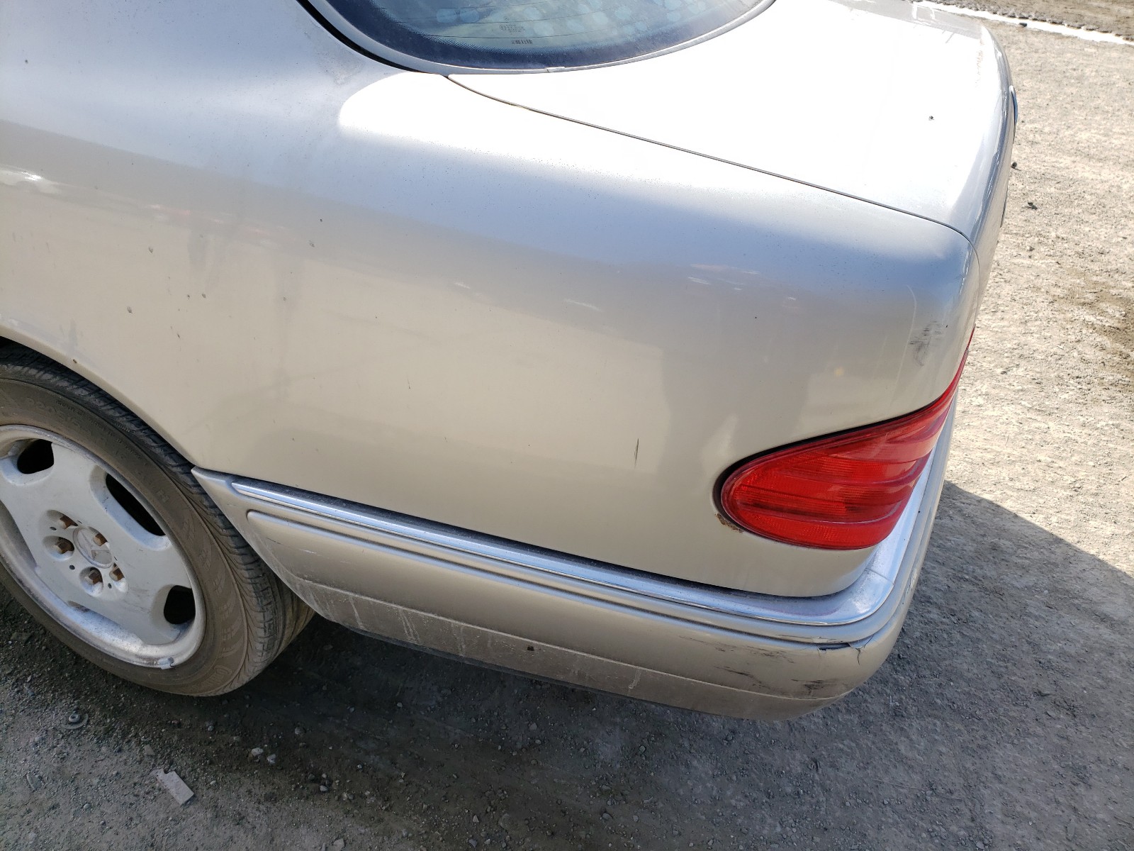 Photo 9 from auction – 1998 MERCEDES-BENZ E 320 with VIN WDBJF65F0WA504018