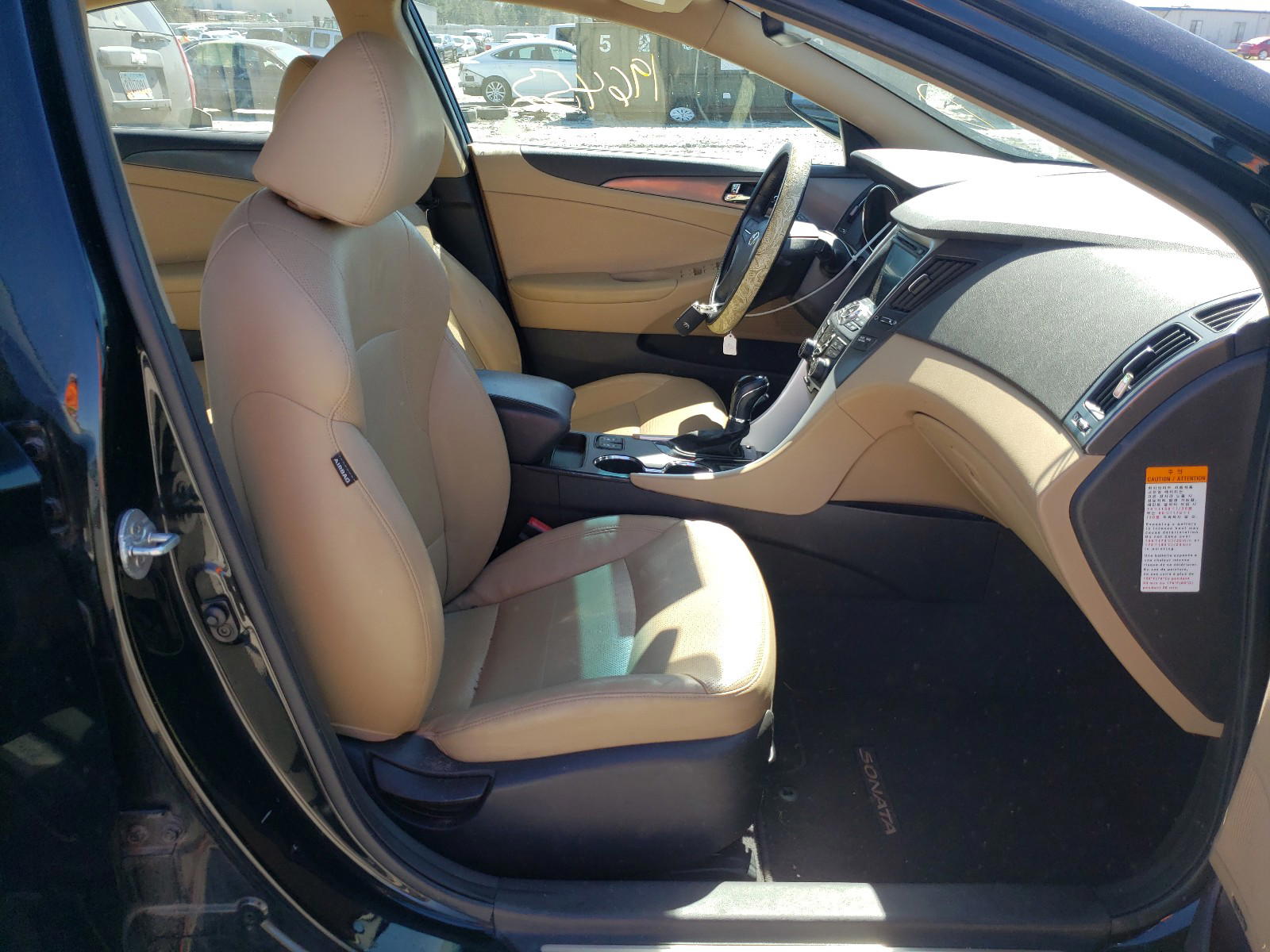 Photo 5 from auction – 2012 HYUNDAI SONATA HYB with VIN KMHEC4A47CA027891