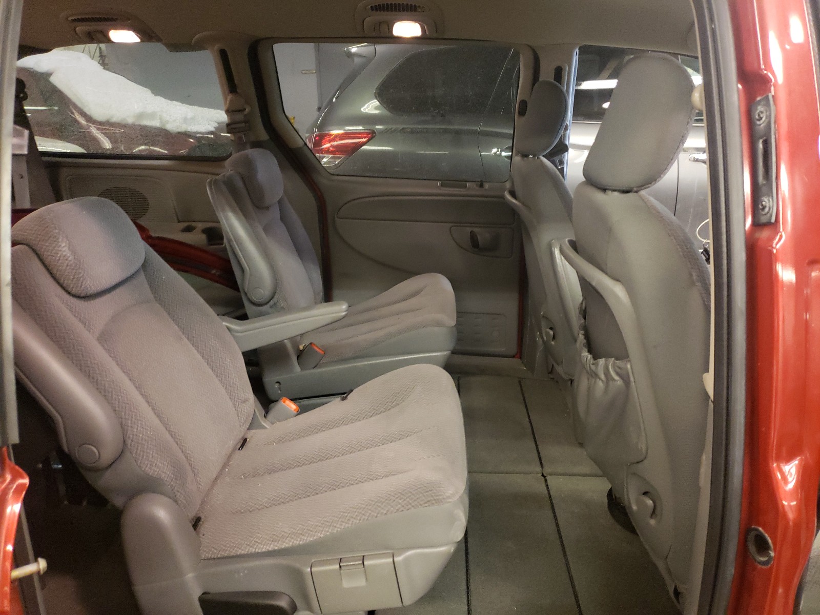Photo 6 from auction – 2007 CHRYSLER TOWN & COU with VIN 2A4GP54LX7R136982