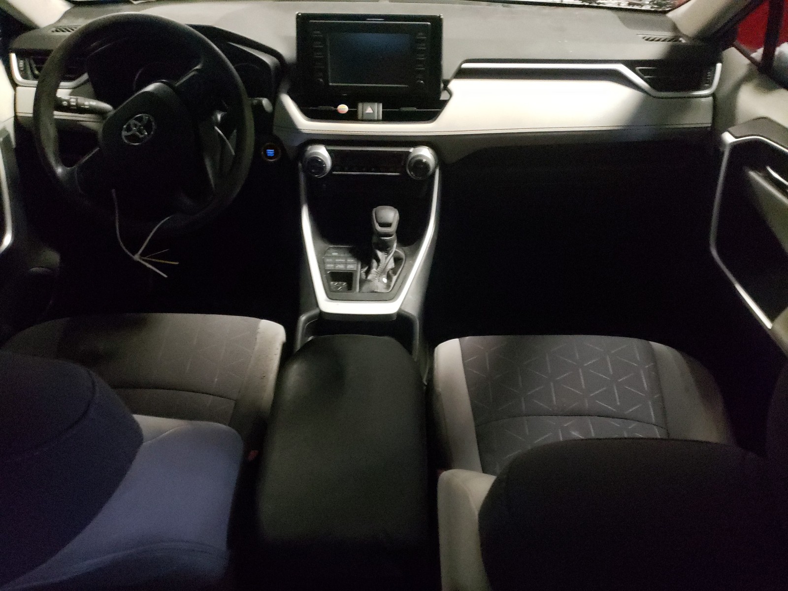 Photo 9 from auction – 2019 TOYOTA RAV4 XLE with VIN 2T3P1RFVXKW080389