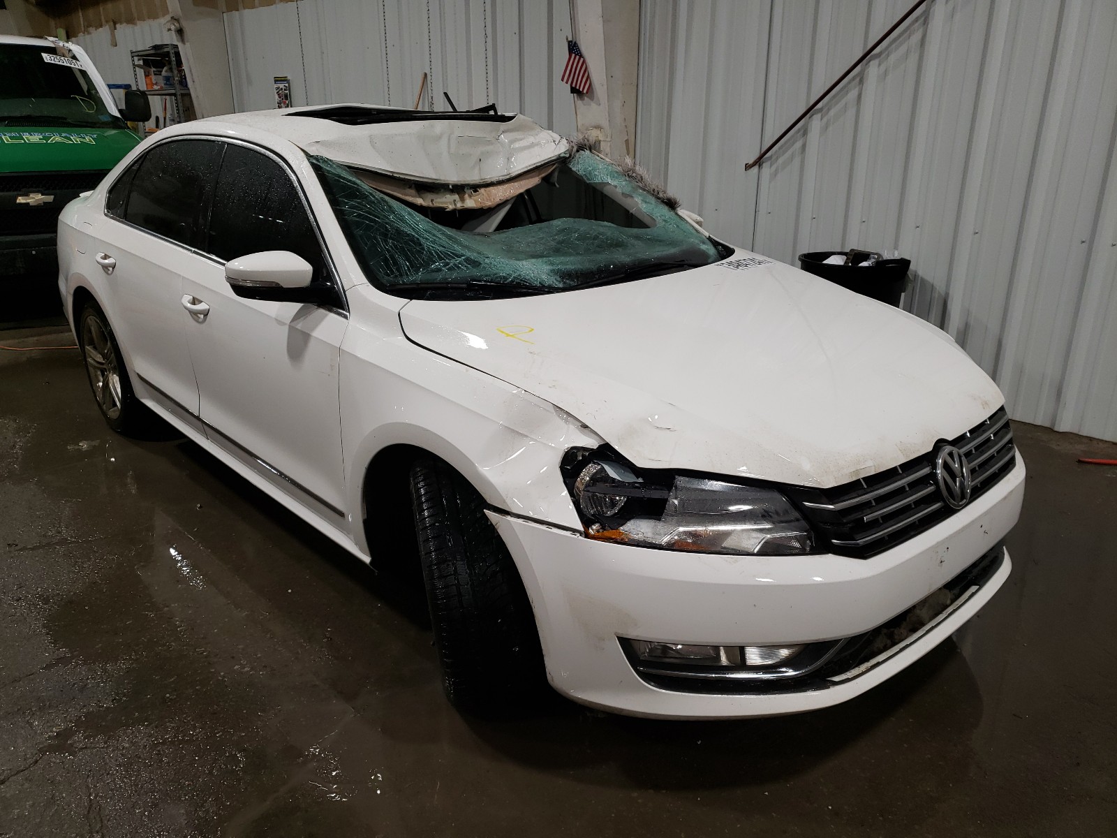 Photo 1 from auction – 2015 VOLKSWAGEN PASSAT SE with VIN 1VWBV7A33FC045305