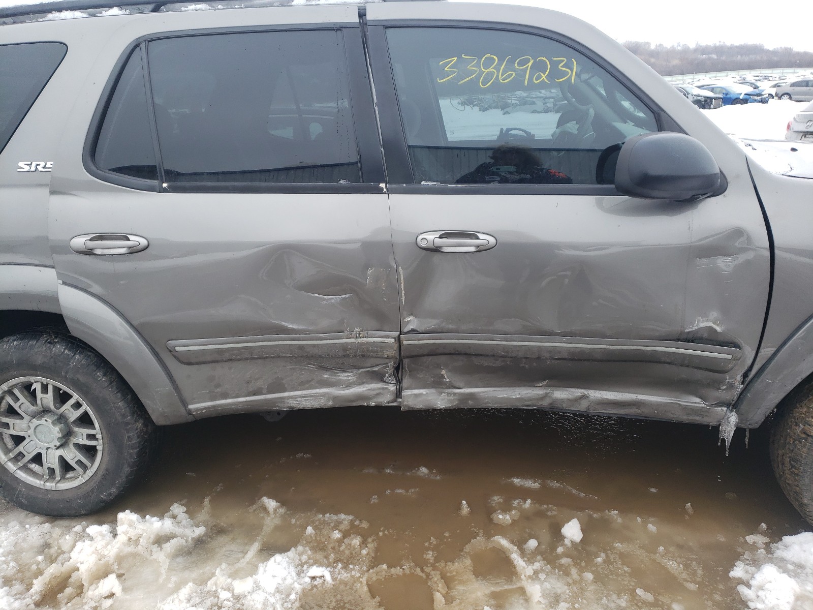 Photo 9 from auction – 2005 TOYOTA SEQUOIA SR with VIN 5TDZT34AX5S248571