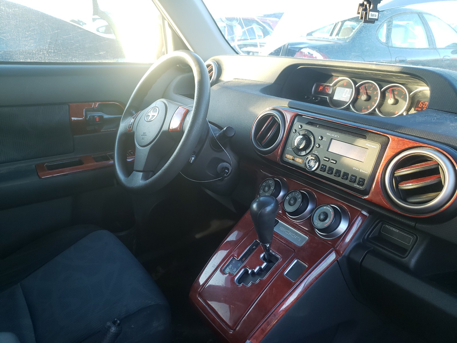 Photo 9 from auction – 2012 TOYOTA SCION XB with VIN JTLZE4FE6CJ026379