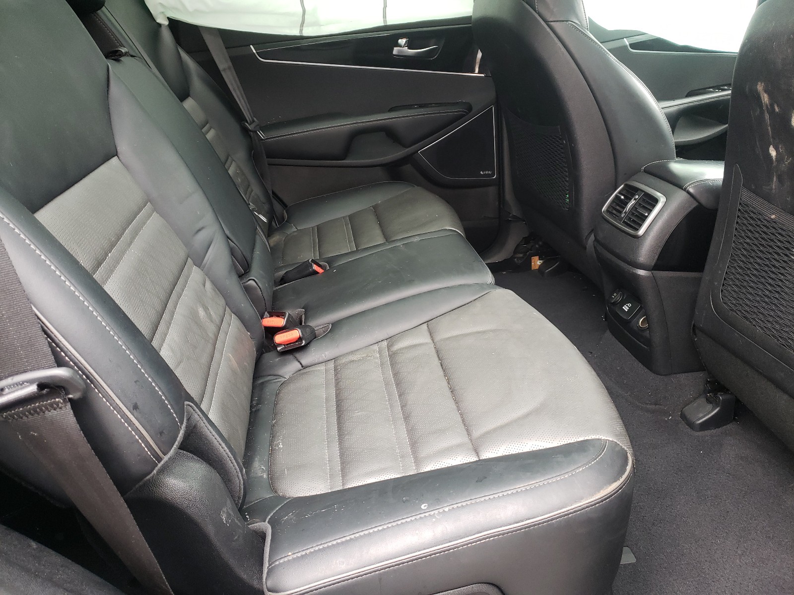 Photo 6 from auction – 2016 KIA SORENTO SX with VIN 5XYPKDA52GG017249
