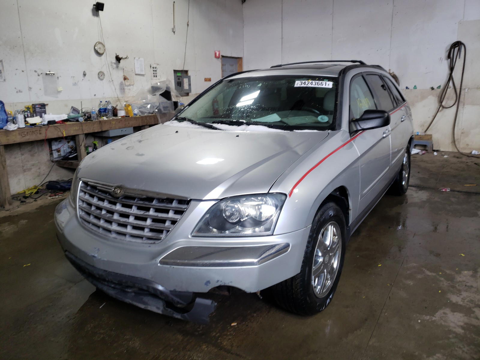 Photo 2 from auction – 2004 CHRYSLER PACIFICA with VIN 2C8GF68424R634850