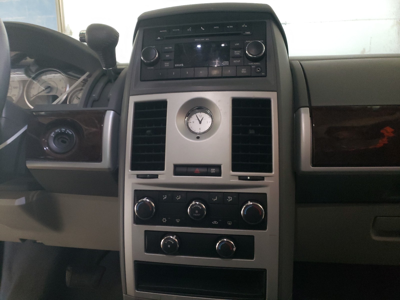 Photo 9 from auction – 2010 CHRYSLER TOWN & COU with VIN 2A4RR5D17AR319149