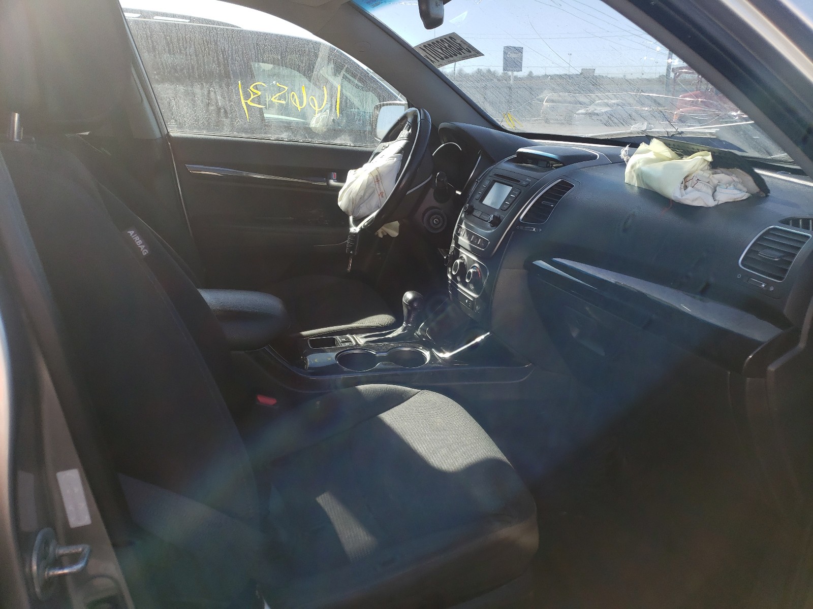 Photo 5 from auction – 2014 KIA SORENTO LX with VIN 5XYKT4A61EG536841