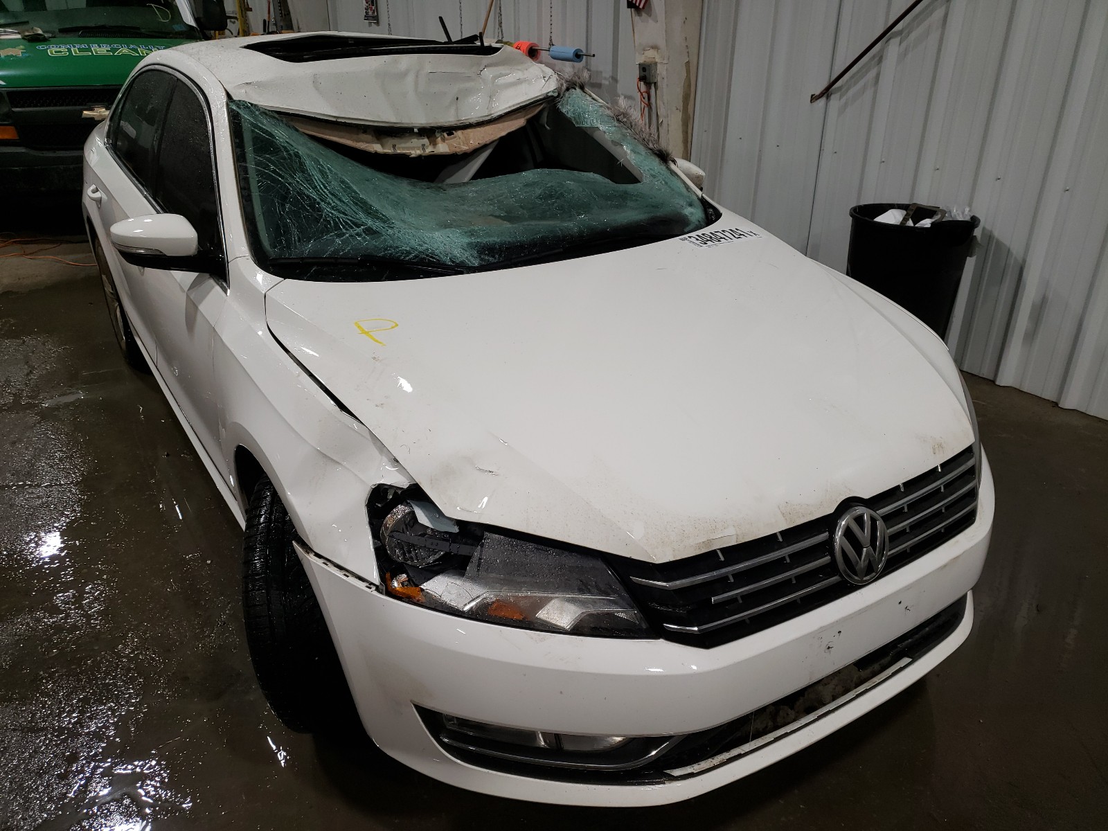 Photo 9 from auction – 2015 VOLKSWAGEN PASSAT SE with VIN 1VWBV7A33FC045305