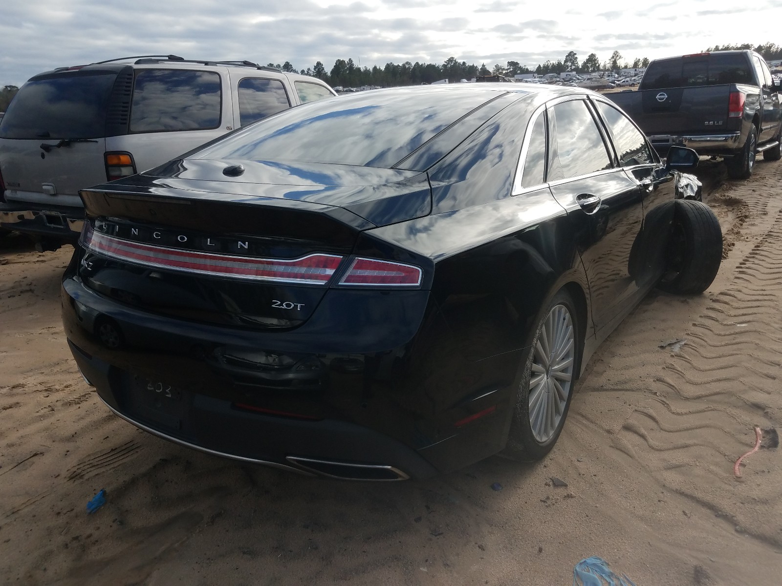 Photo 4 from auction – 2017 LINCOLN MKZ RESERV with VIN 3LN6L5E92HR632303