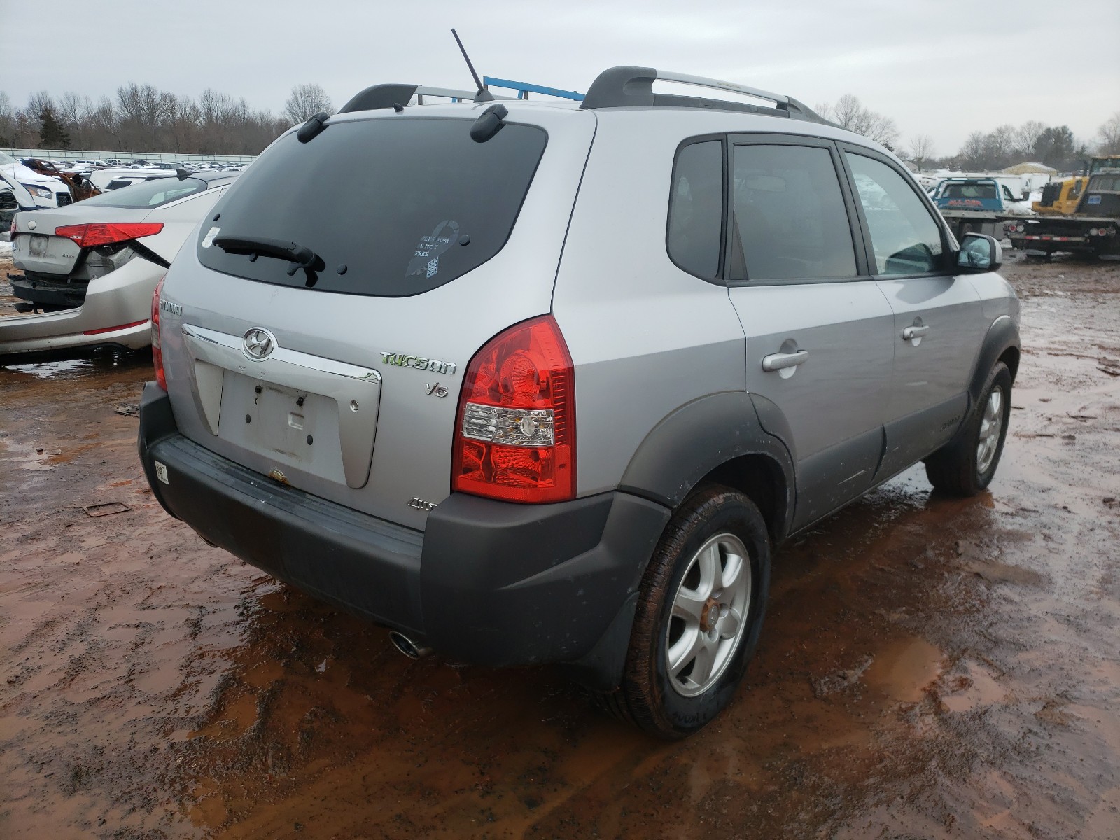 Photo 4 from auction – 2005 HYUNDAI TUCSON with VIN KM8JN72D55U043470