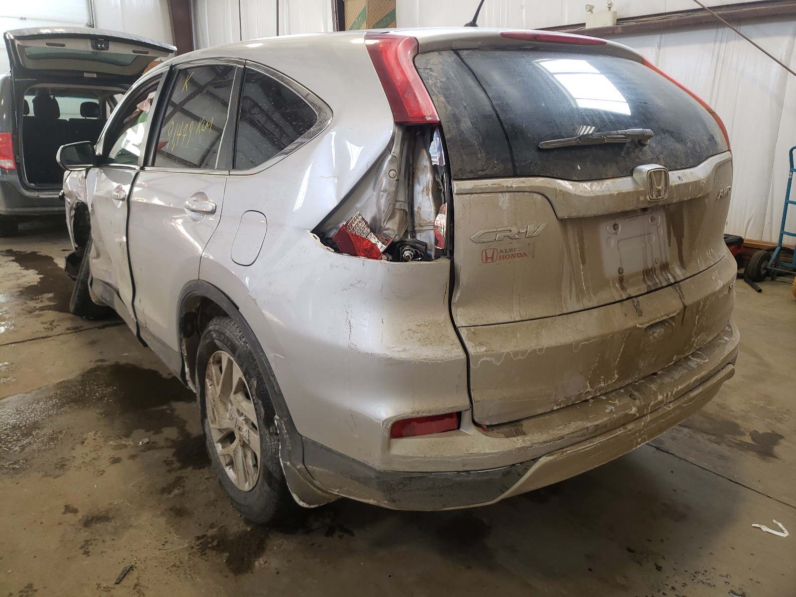 Photo 3 from auction – 2016 HONDA CR-V SE with VIN 2HKRM4H41GH112636