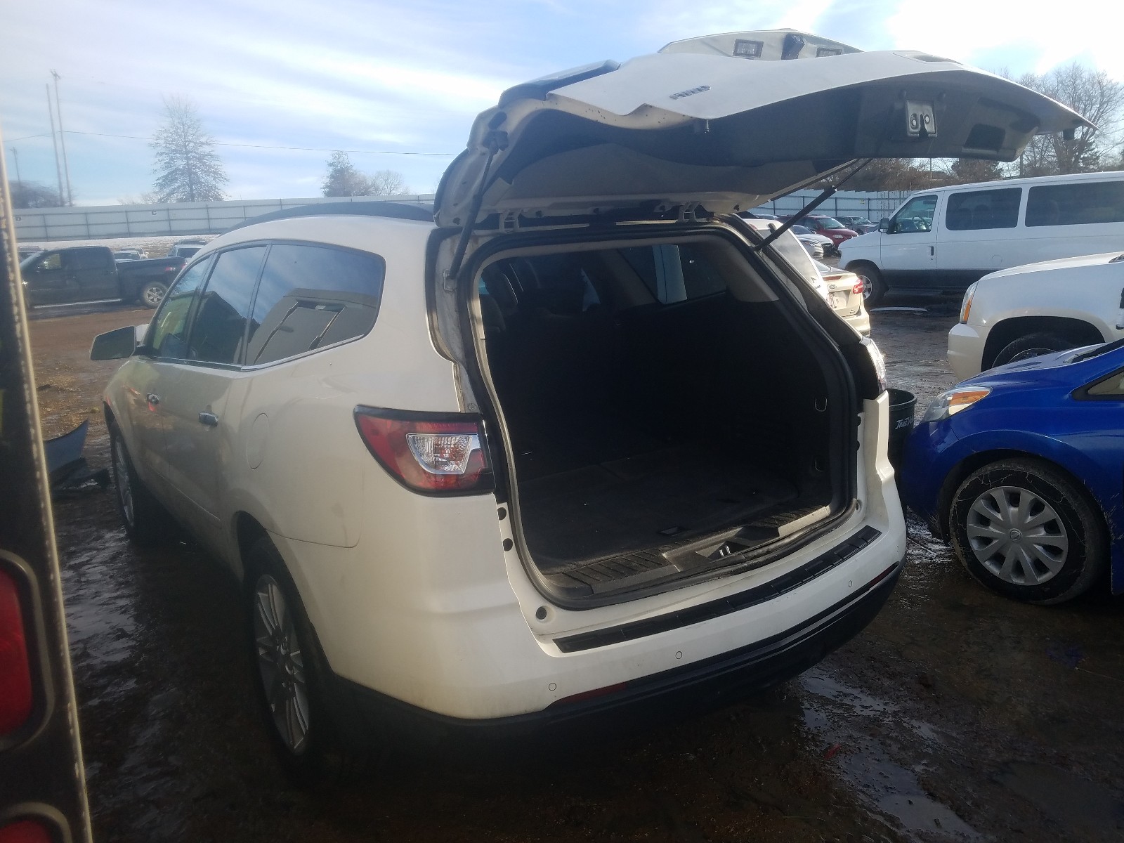 Photo 3 from auction – 2013 CHEVROLET TRAVERSE L with VIN 1GNKVGKD7DJ248014