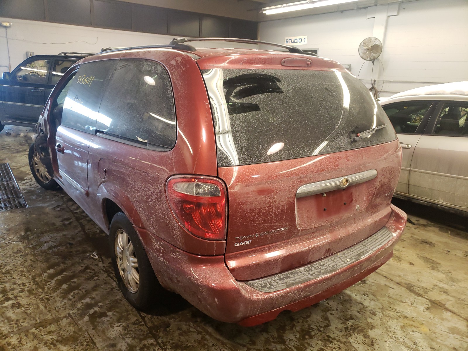 Photo 3 from auction – 2007 CHRYSLER TOWN & COU with VIN 2A4GP54LX7R136982