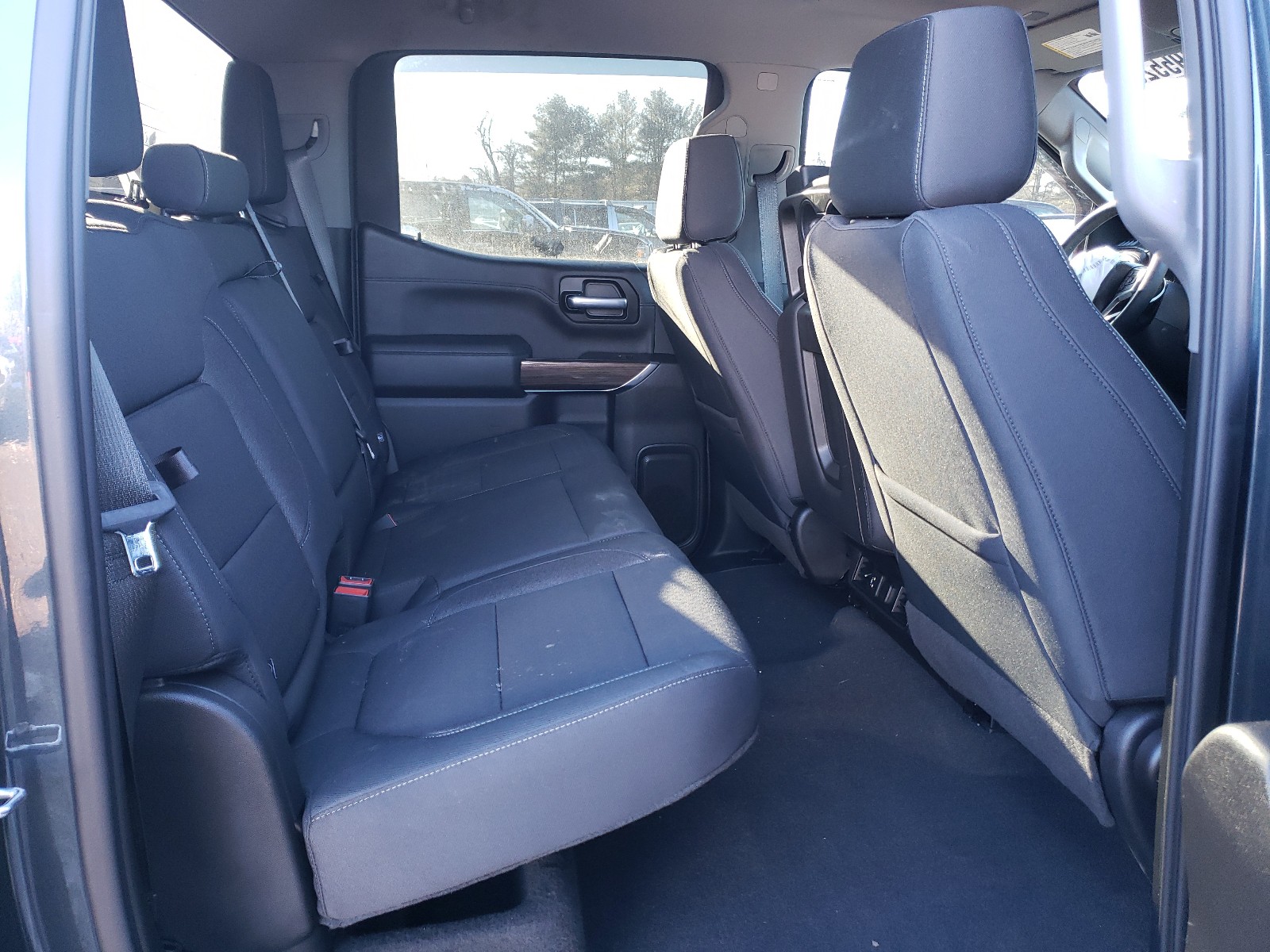 Photo 6 from auction – 2019 CHEVROLET SILVERADO with VIN 3GCUYEED6KG145304