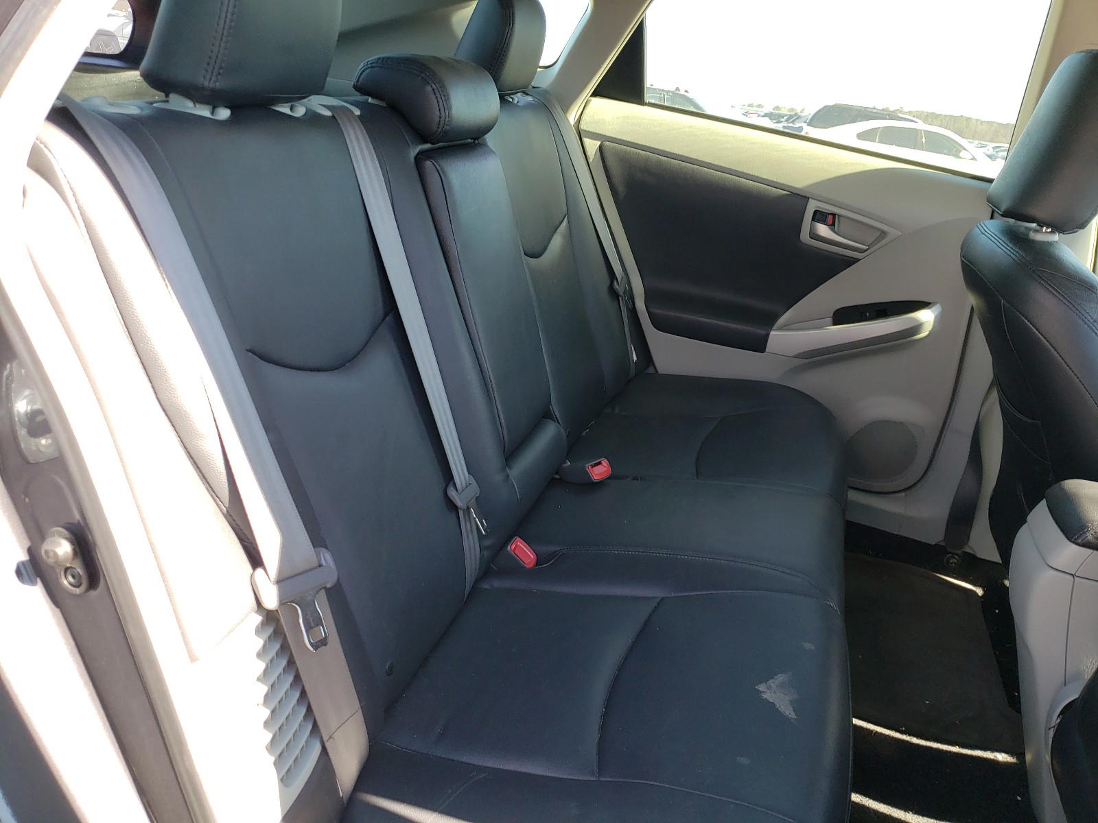 Photo 6 from auction – 2013 TOYOTA PRIUS with VIN JTDKN3DU4D5594223