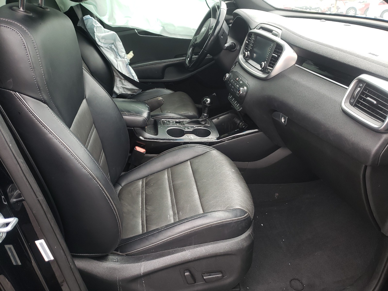 Photo 5 from auction – 2016 KIA SORENTO SX with VIN 5XYPKDA52GG017249