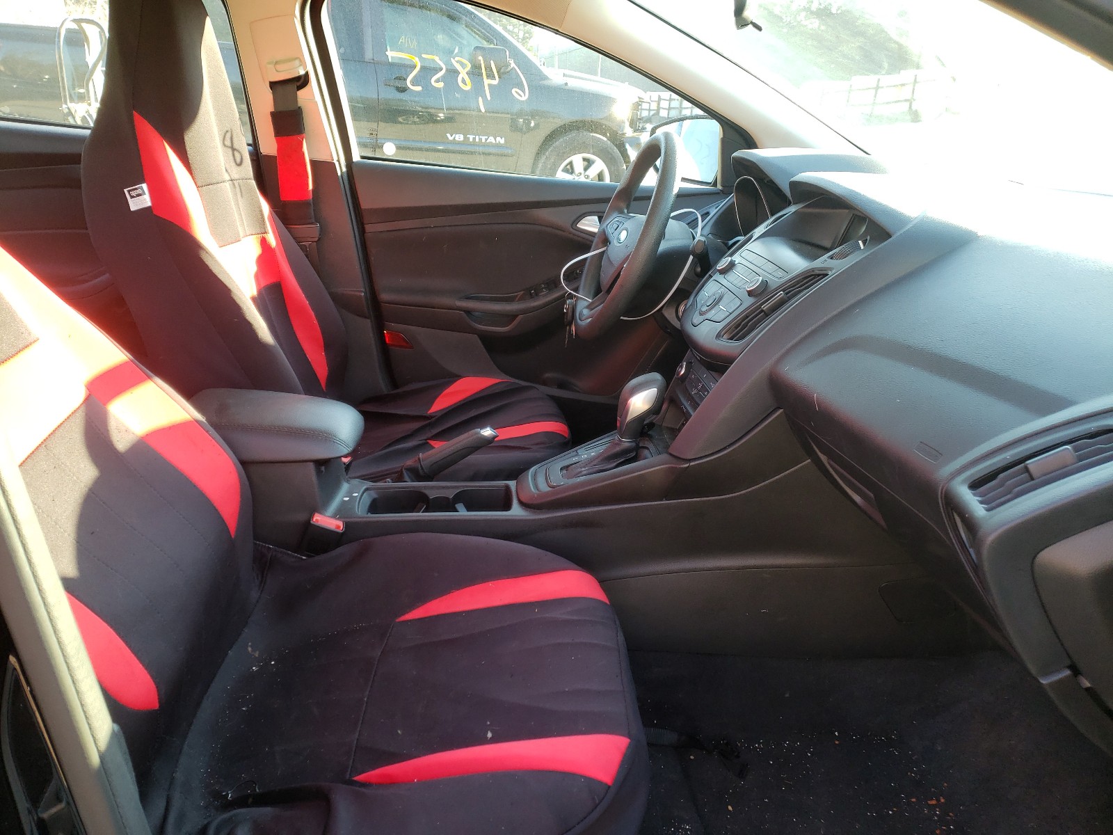 Photo 5 from auction – 2018 FORD FOCUS SE with VIN 1FADP3F21JL316150