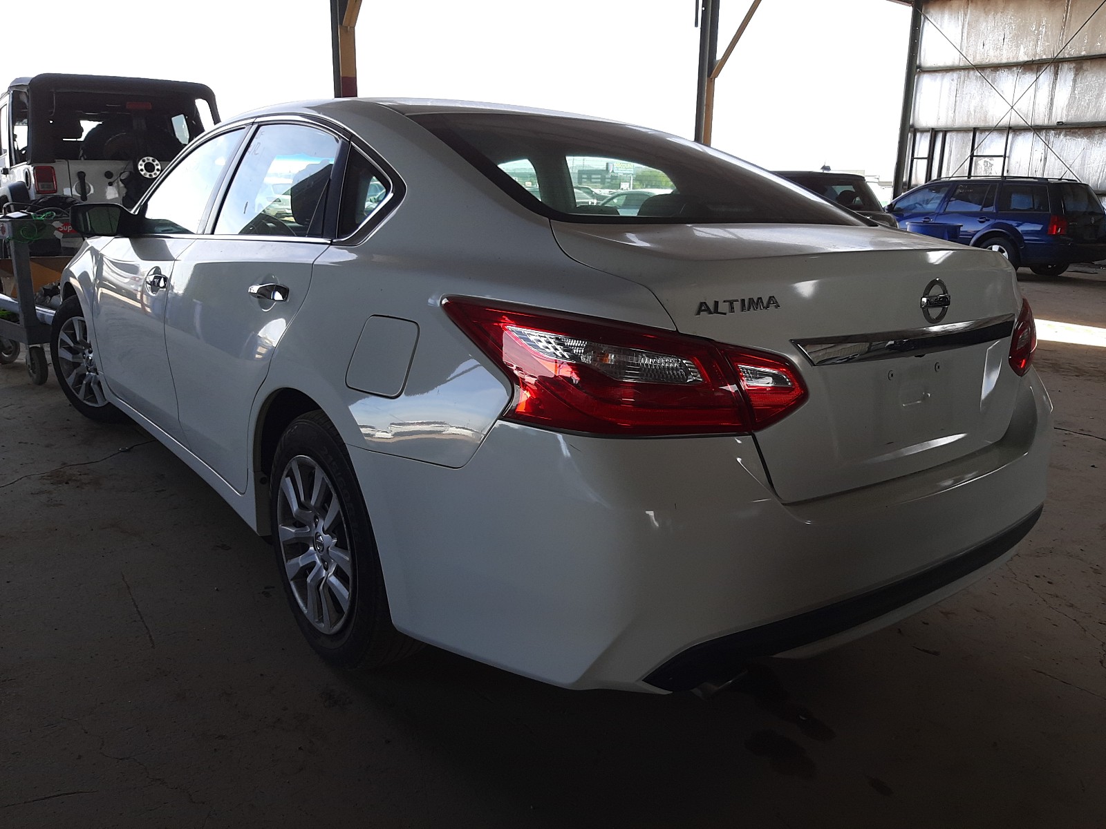 Photo 3 from auction – 2016 NISSAN ALTIMA 2.5 with VIN 1N4AL3AP5GC191017