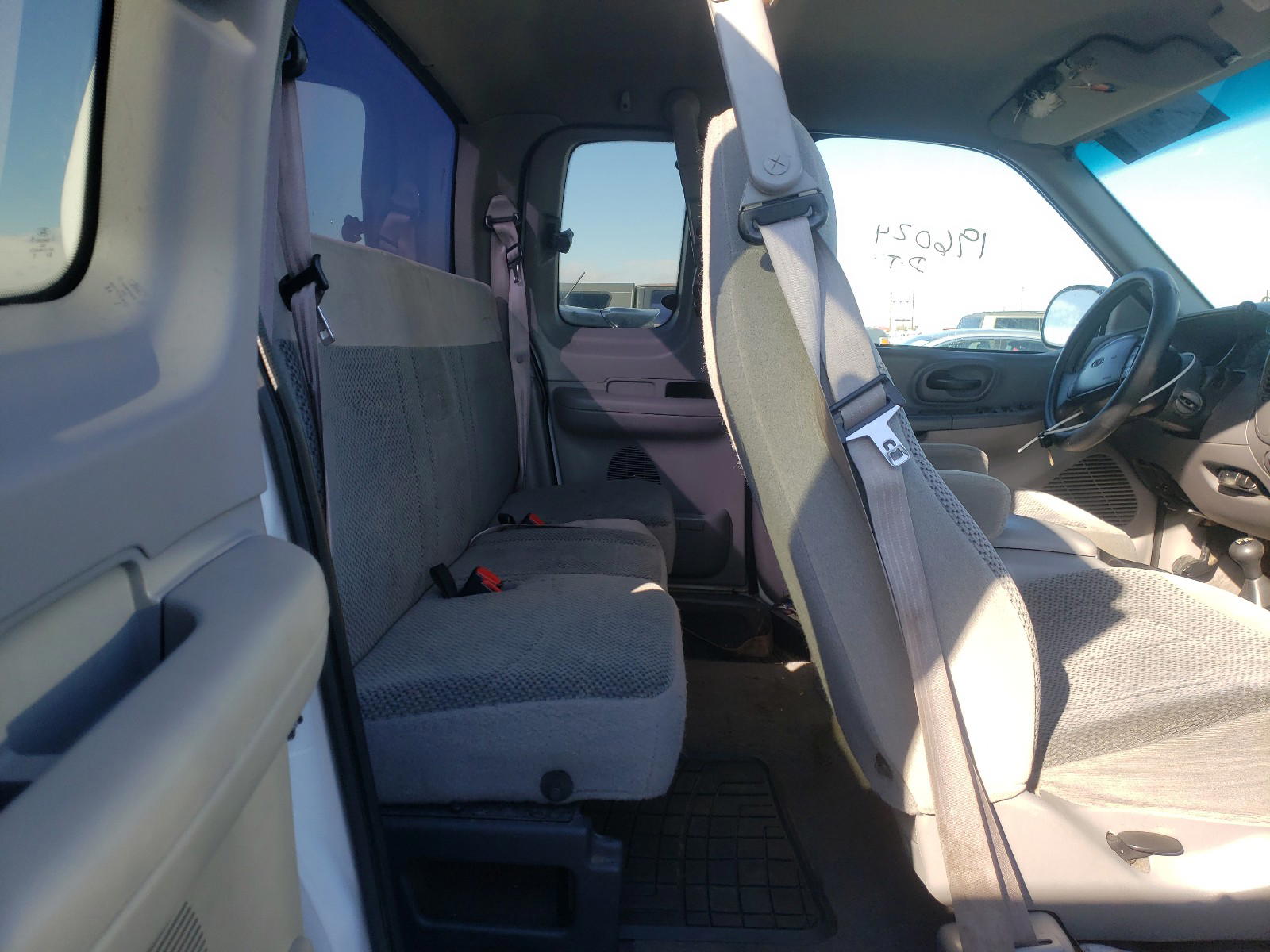 Photo 6 from auction – 1999 FORD F150 with VIN 2FTRX08L5XCA31524