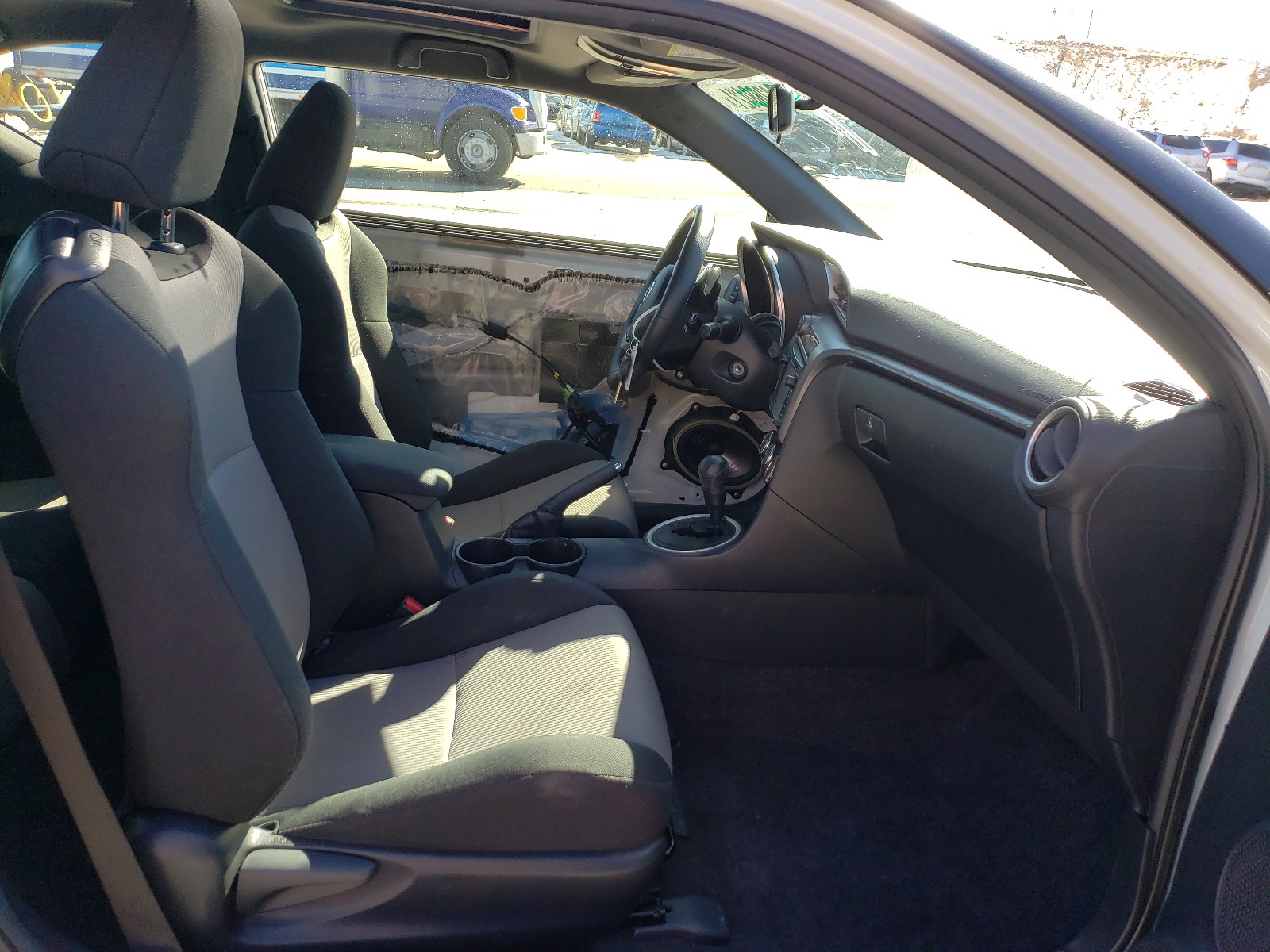 Photo 5 from auction – 2015 TOYOTA SCION TC with VIN JTKJF5C79FJ004410