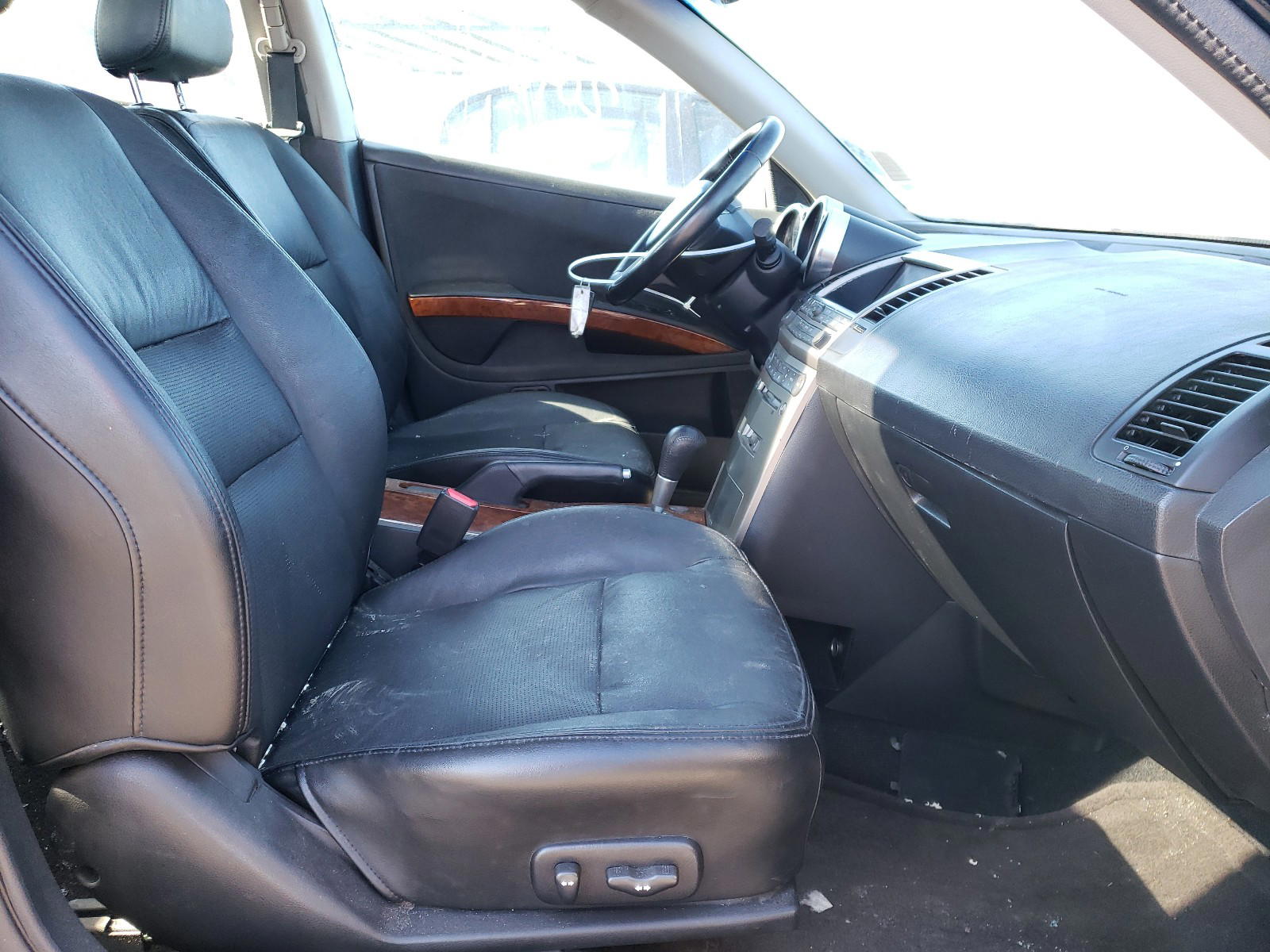 Photo 5 from auction – 2004 NISSAN MAXIMA SE with VIN 1N4BA41EX4C834892