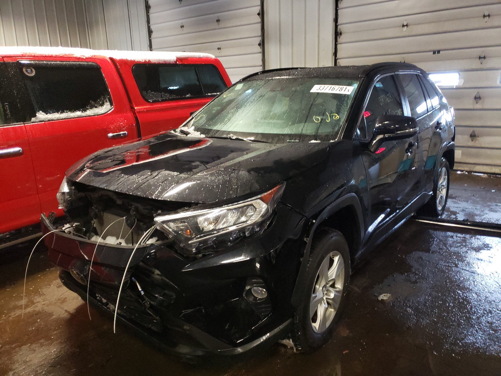 Photo 2 from auction – 2019 TOYOTA RAV4 XLE with VIN 2T3P1RFVXKW080389