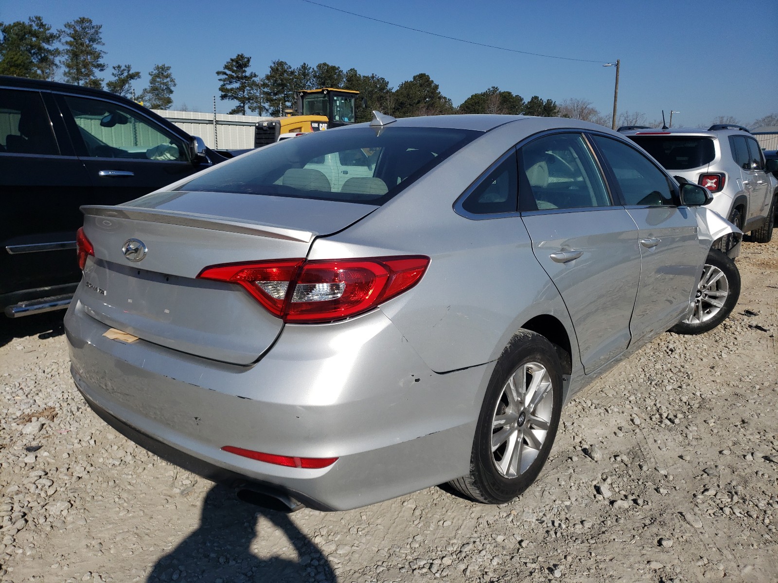 Photo 4 from auction – 2015 HYUNDAI SONATA SE with VIN 5NPE24AF3FH217791