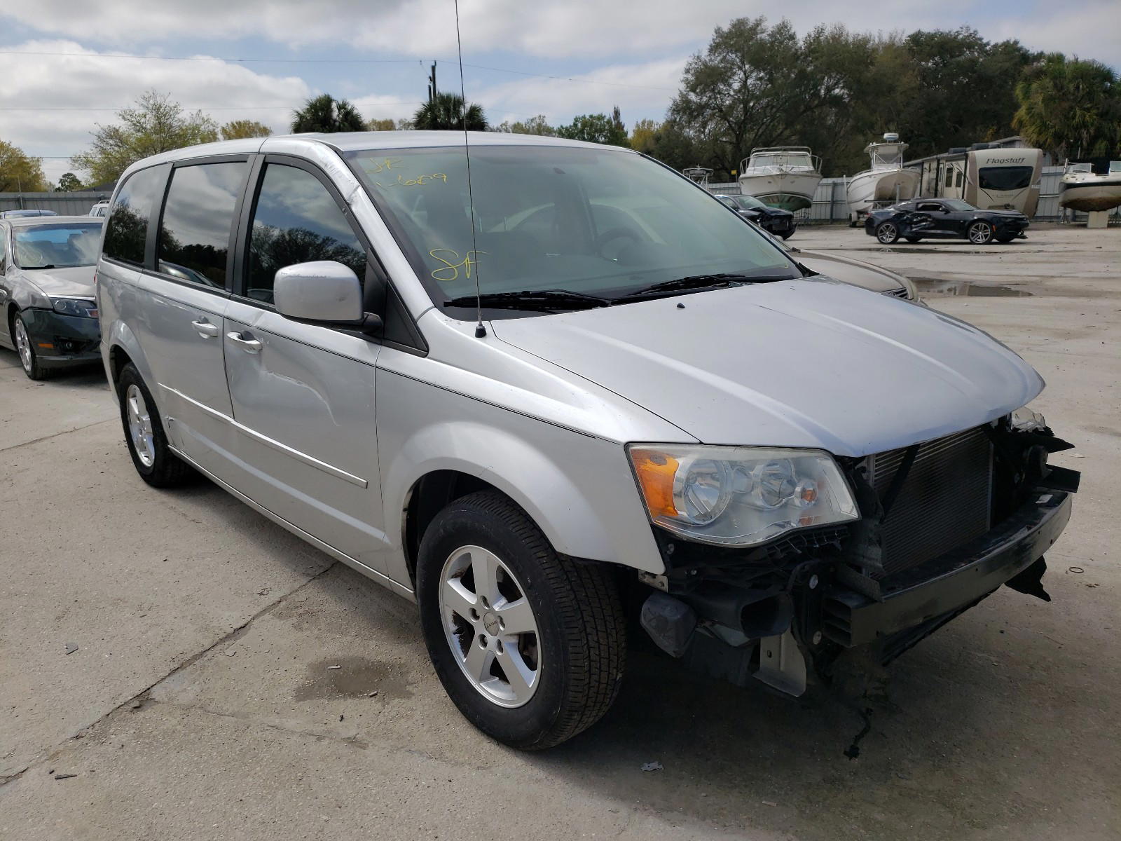 DODGE GRAND CARA 2011 with VIN 2D4RN3DG3BR636618 - Photo from auction