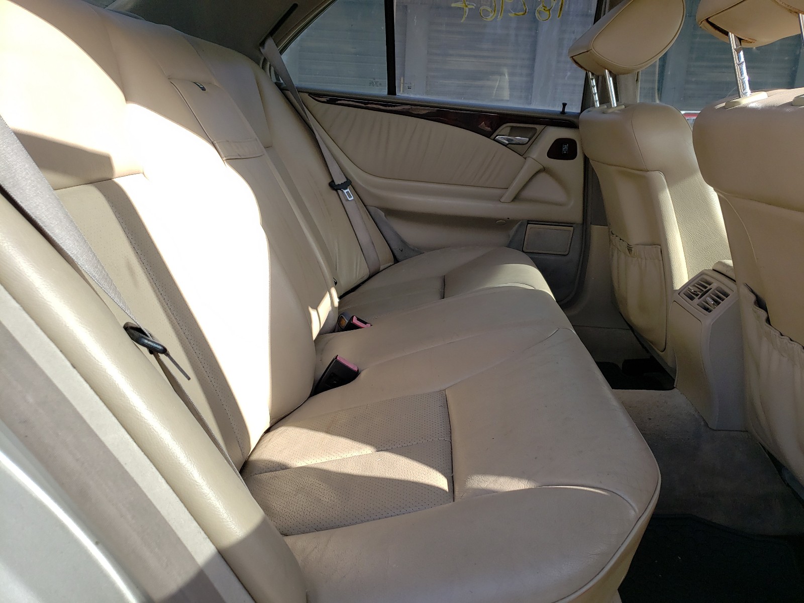 Photo 6 from auction – 1998 MERCEDES-BENZ E 320 with VIN WDBJF65F0WA504018
