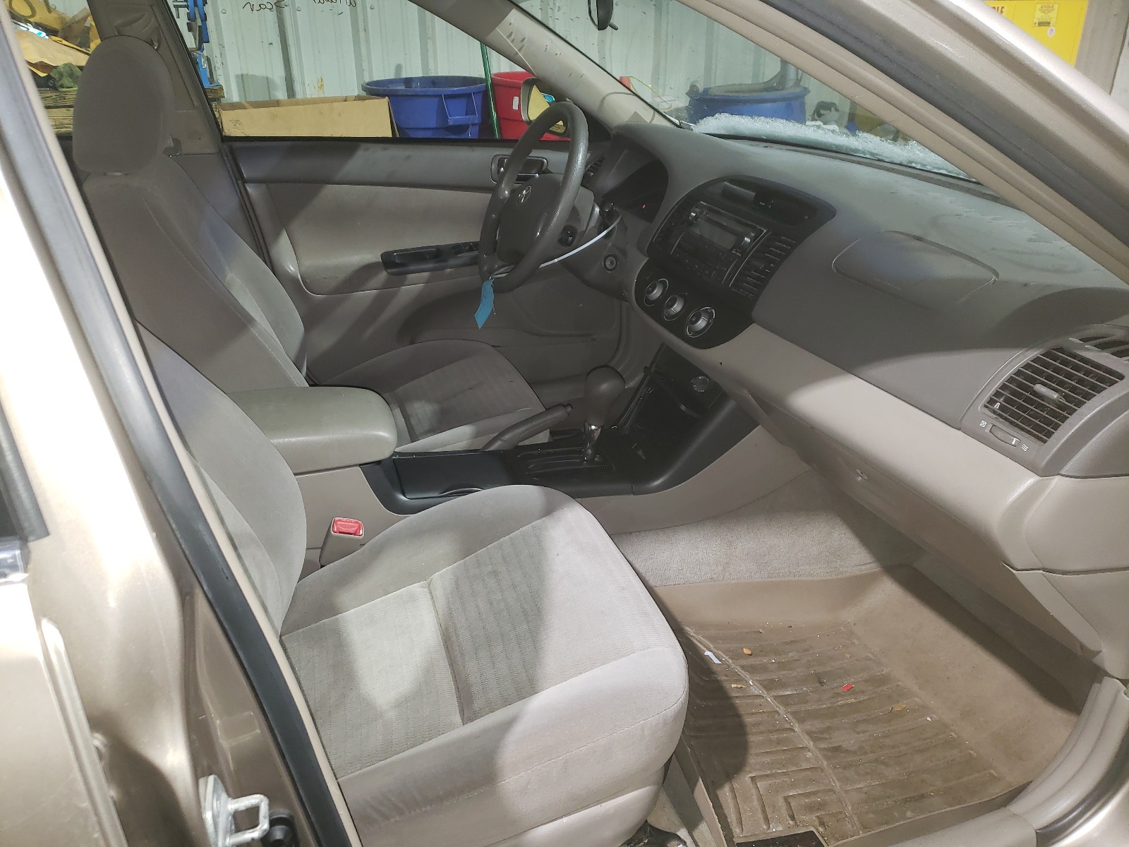 Photo 5 from auction – 2005 TOYOTA CAMRY LE with VIN 4T1BE32K25U423202