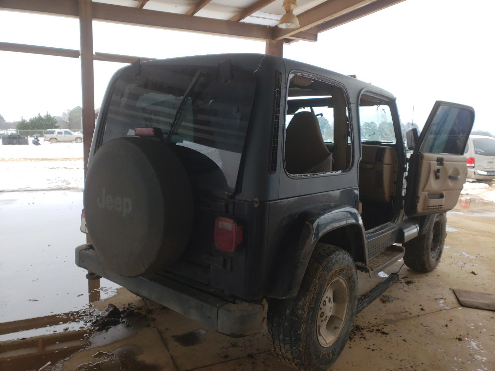 Photo 4 from auction – 2000 JEEP WRANGLER / with VIN 1J4FA59S6YP705245