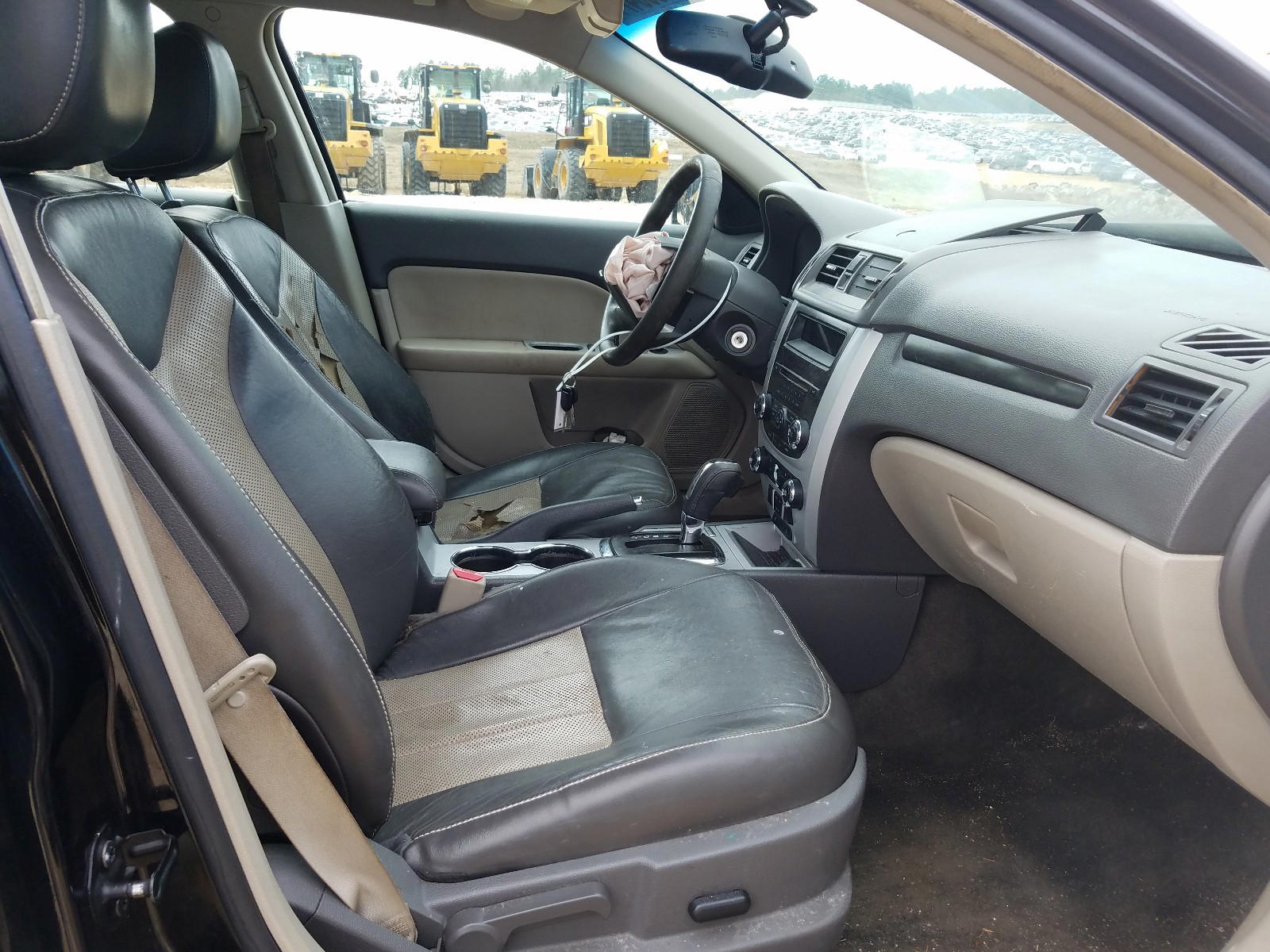 Photo 5 from auction – 2010 MERCURY MILAN with VIN 3MEHM0JA5AR611396