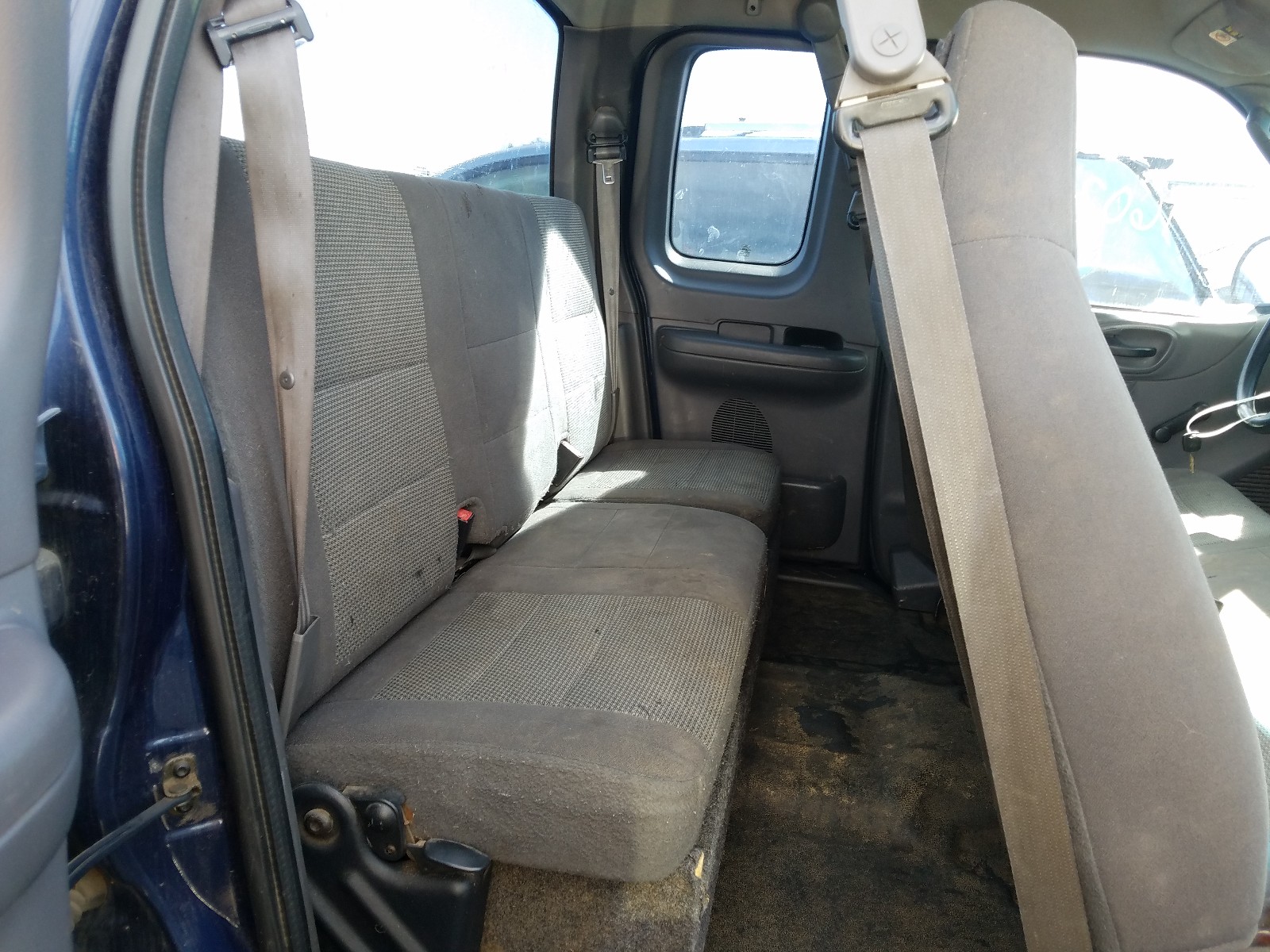 Photo 6 from auction – 2004 FORD F-150 HERI with VIN 2FTRX17274CA37934