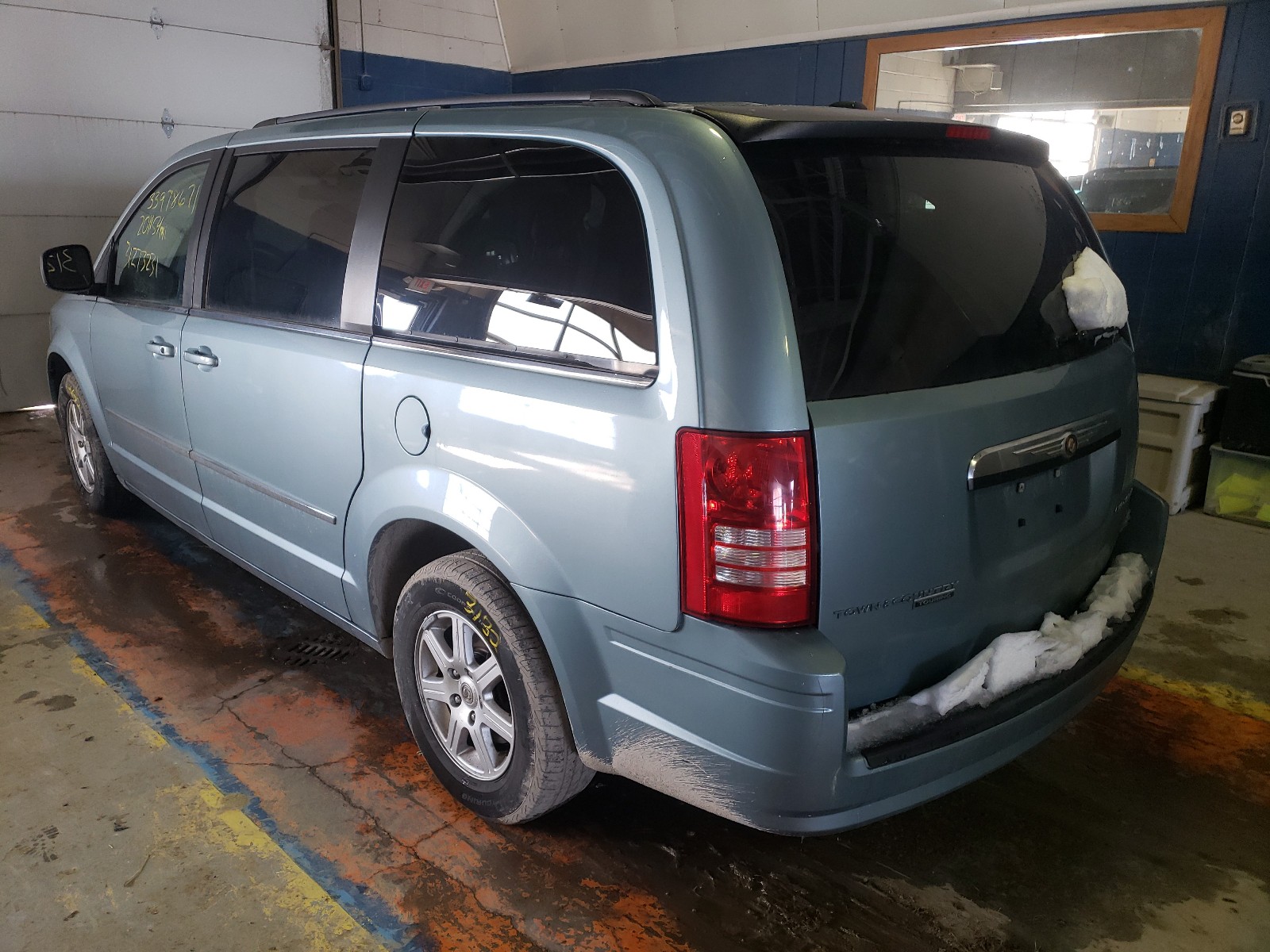 Photo 3 from auction – 2010 CHRYSLER TOWN & COU with VIN 2A4RR5D17AR319149