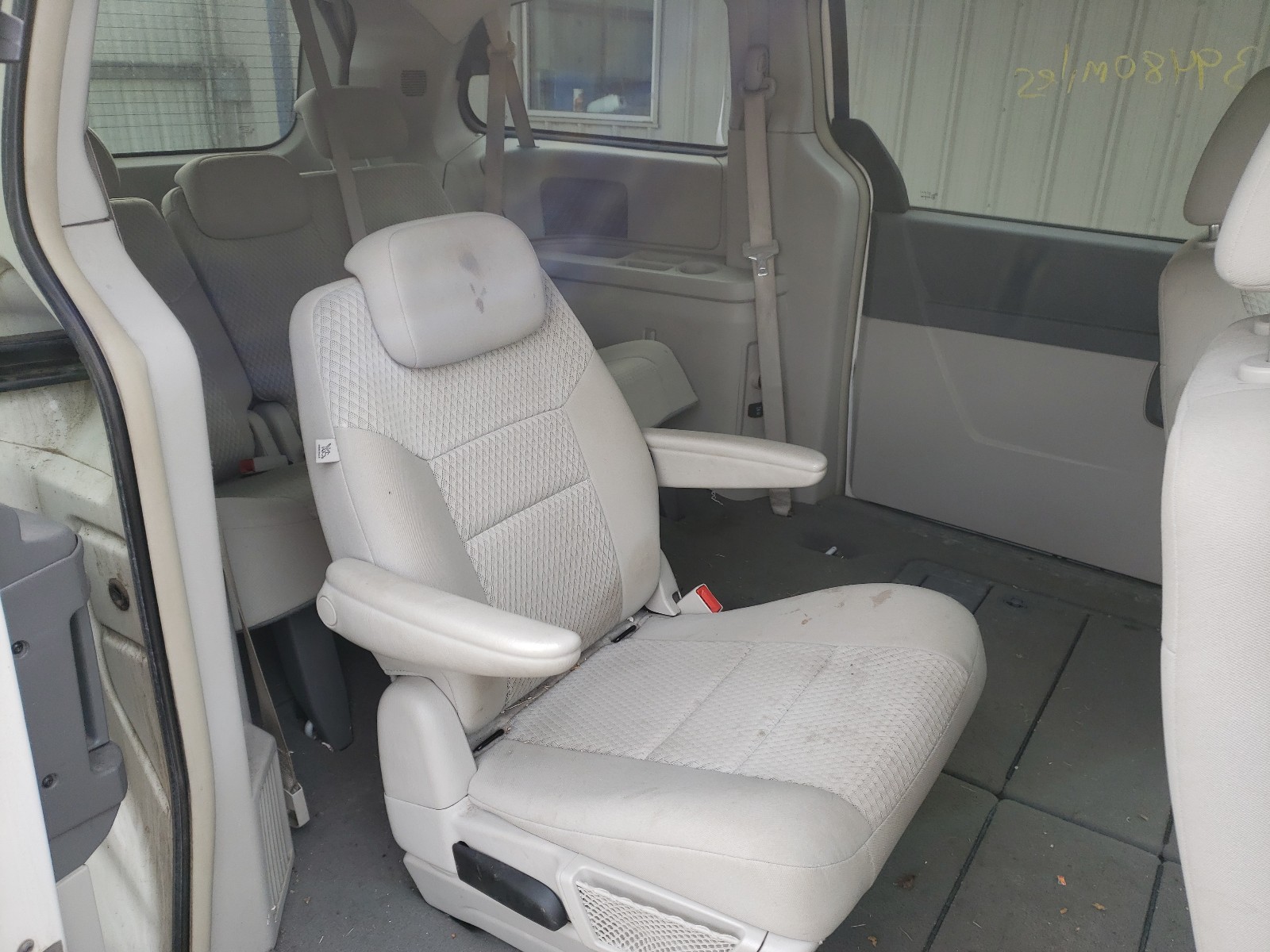 Photo 6 from auction – 2010 CHRYSLER TOWN & COU with VIN 2A4RR5D12AR113625