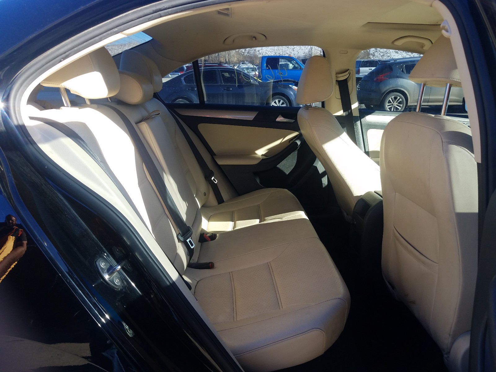 Photo 6 from auction – 2017 VOLKSWAGEN JETTA SE with VIN 3VWDB7AJ8HM259899