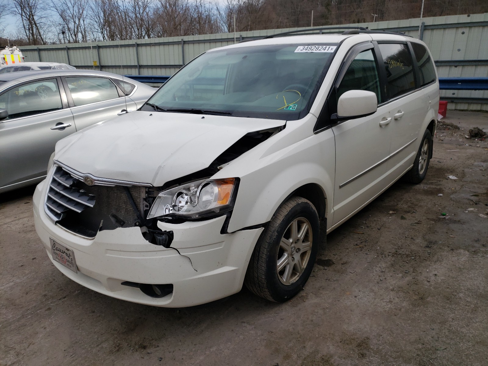 Photo 2 from auction – 2010 CHRYSLER TOWN & COU with VIN 2A4RR5D12AR113625