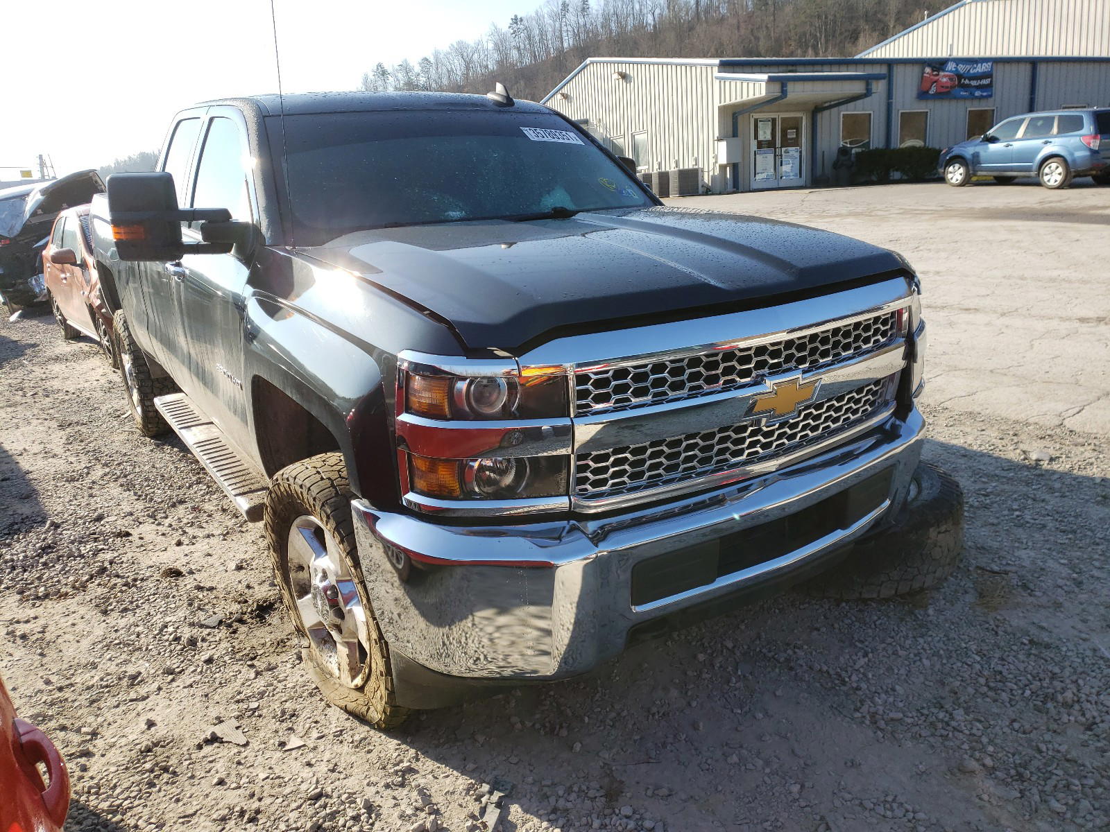 CHEVROLET SILVERADO 2019 with VIN 2GC2KREG9K1150385 - Photo from auction