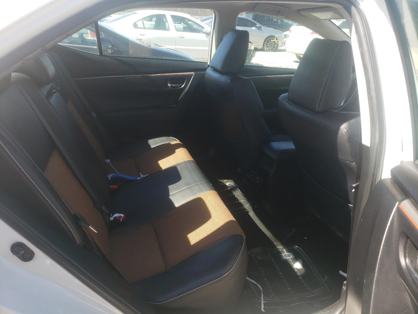 Photo 6 from auction – 2015 TOYOTA COROLLA L with VIN 5YFBURHE7FP256491