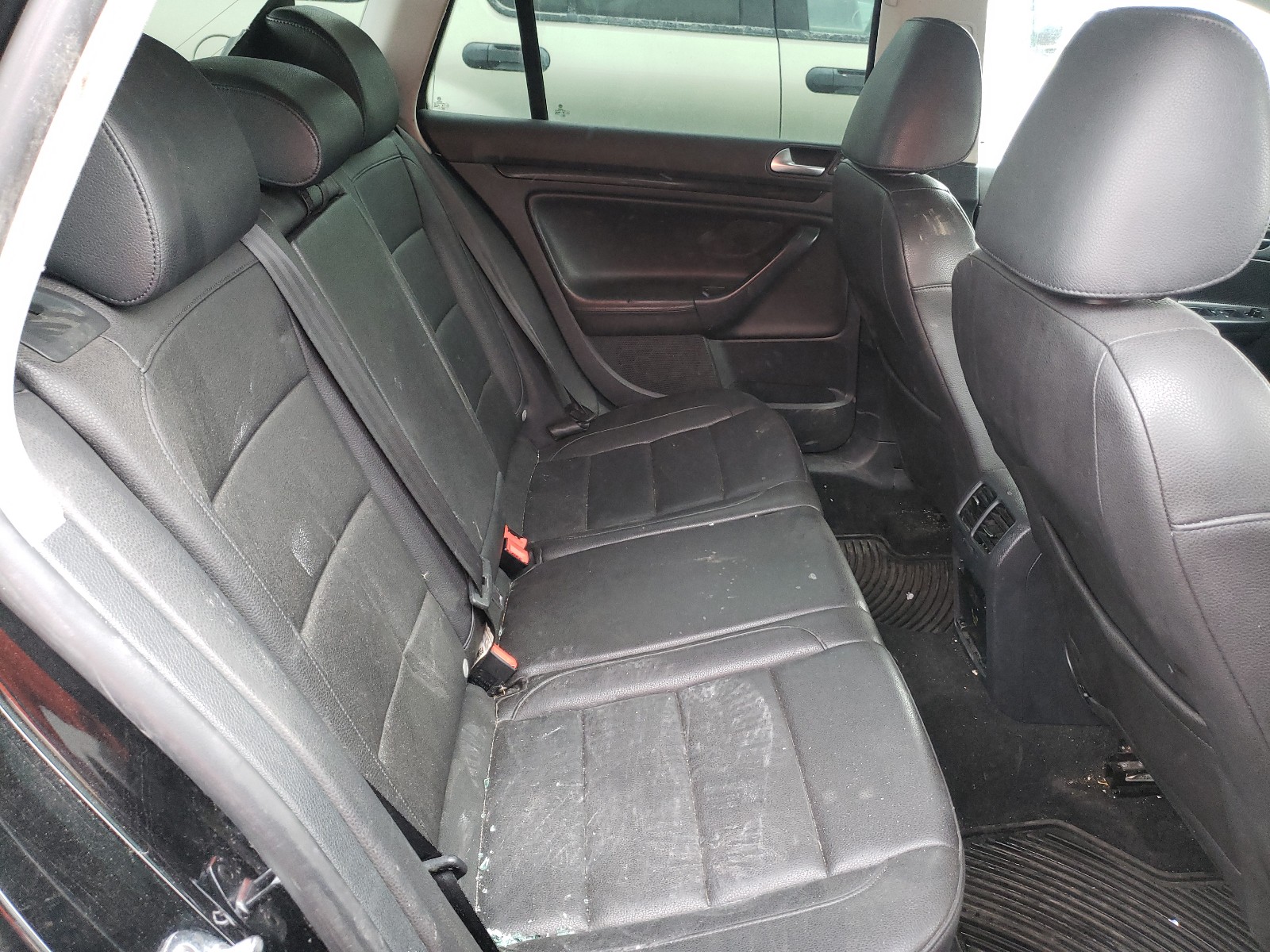 Photo 6 from auction – 2014 VOLKSWAGEN JETTA with VIN 3VWPL7AJ8EM609523